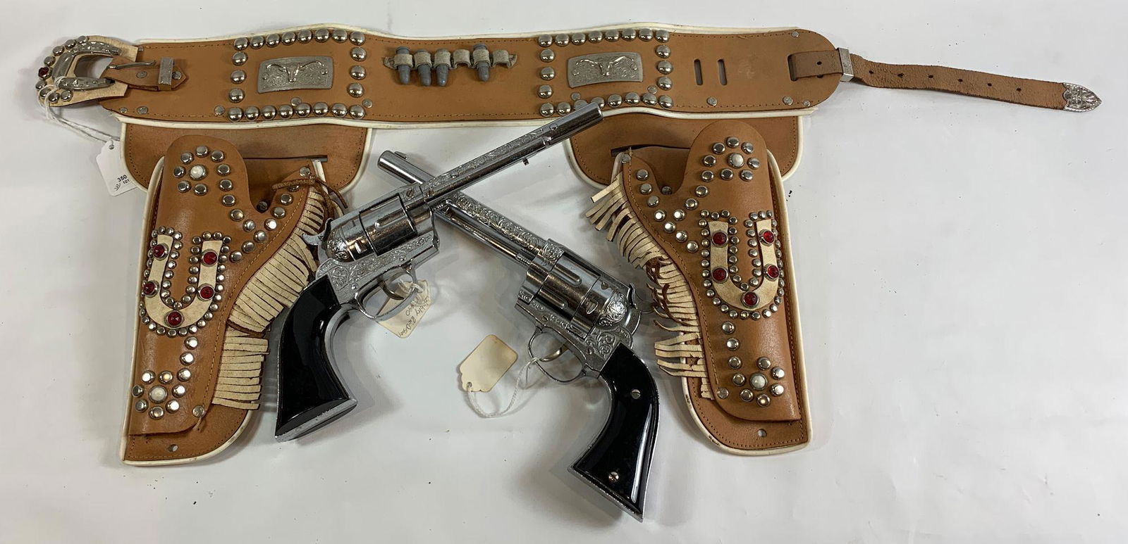 DOUBLE HOLSTER SET TAN WITH WHITE LEATHER TRIM, SILVER: DOUBLE HOLSTER SET TAN WITH WHITE LEATHER TRIM, SILVER STUDS, RED AND WHITE JEWELS WITH TWO HUBLEY RIC-O-SHAY CAP GUNS