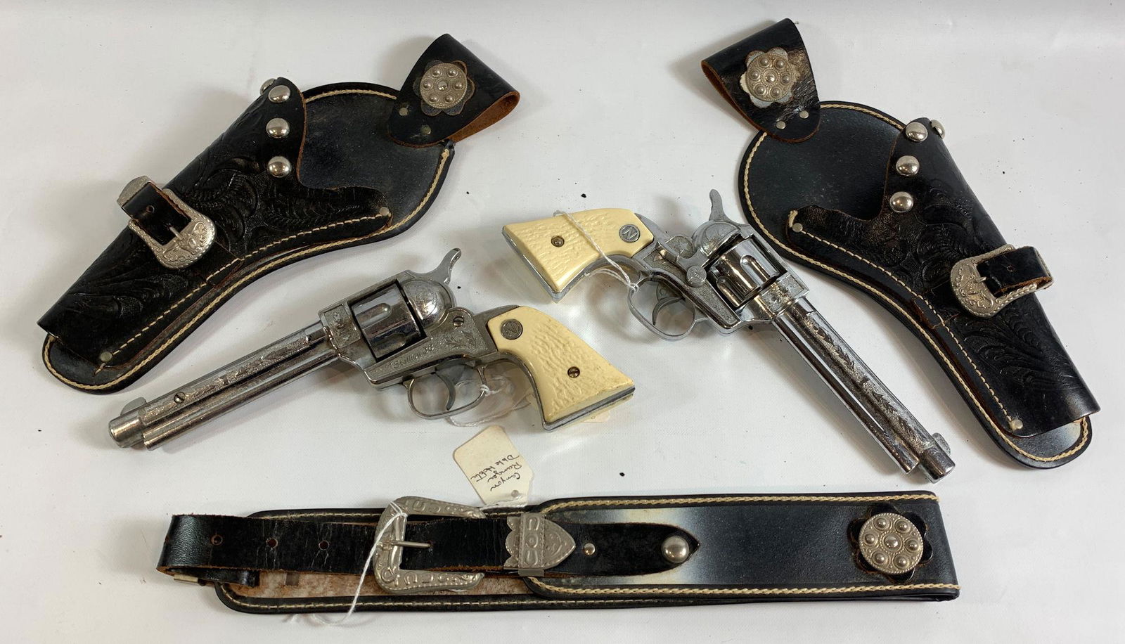 1950's CANYON RANGER DOUBLE HOLSTER SET WITH PAIR OF: 1950's CANYON RANGER DOUBLE HOLSTER SET WITH PAIR OF NICHOLS STALLION 38 CAP GUNS