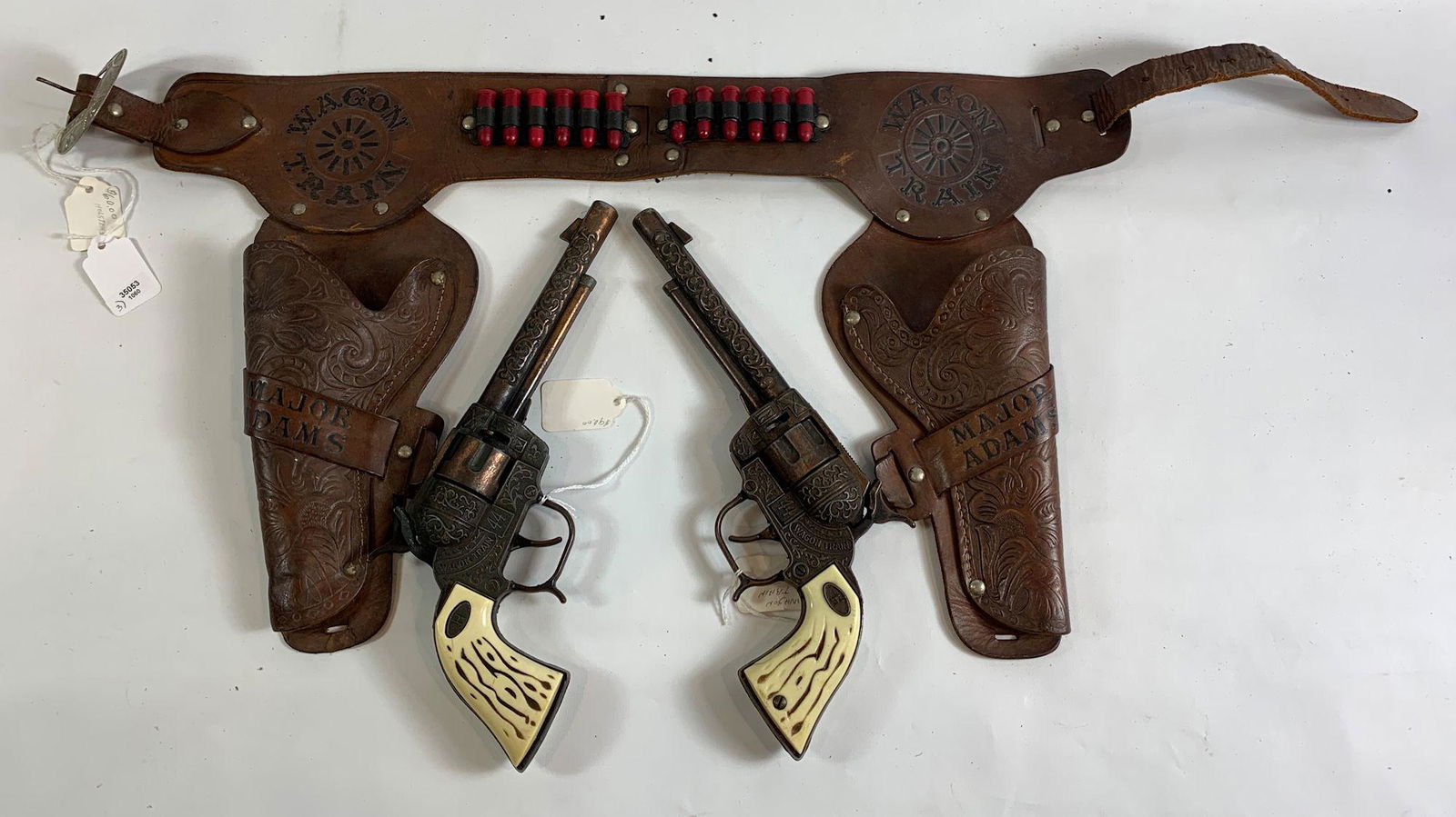 BROWN LEATHER WAGON TRAIN MAJOR ADAMS DOUBLE HOLSTER: BROWN LEATHER WAGON TRAIN MAJOR ADAMS DOUBLE HOLSTER SET AND PAIR LESLIE HENRY WAGON TRAIN BRONZE REVOLVING CYLINDER CAP GUNS WITH STAG GRIPS