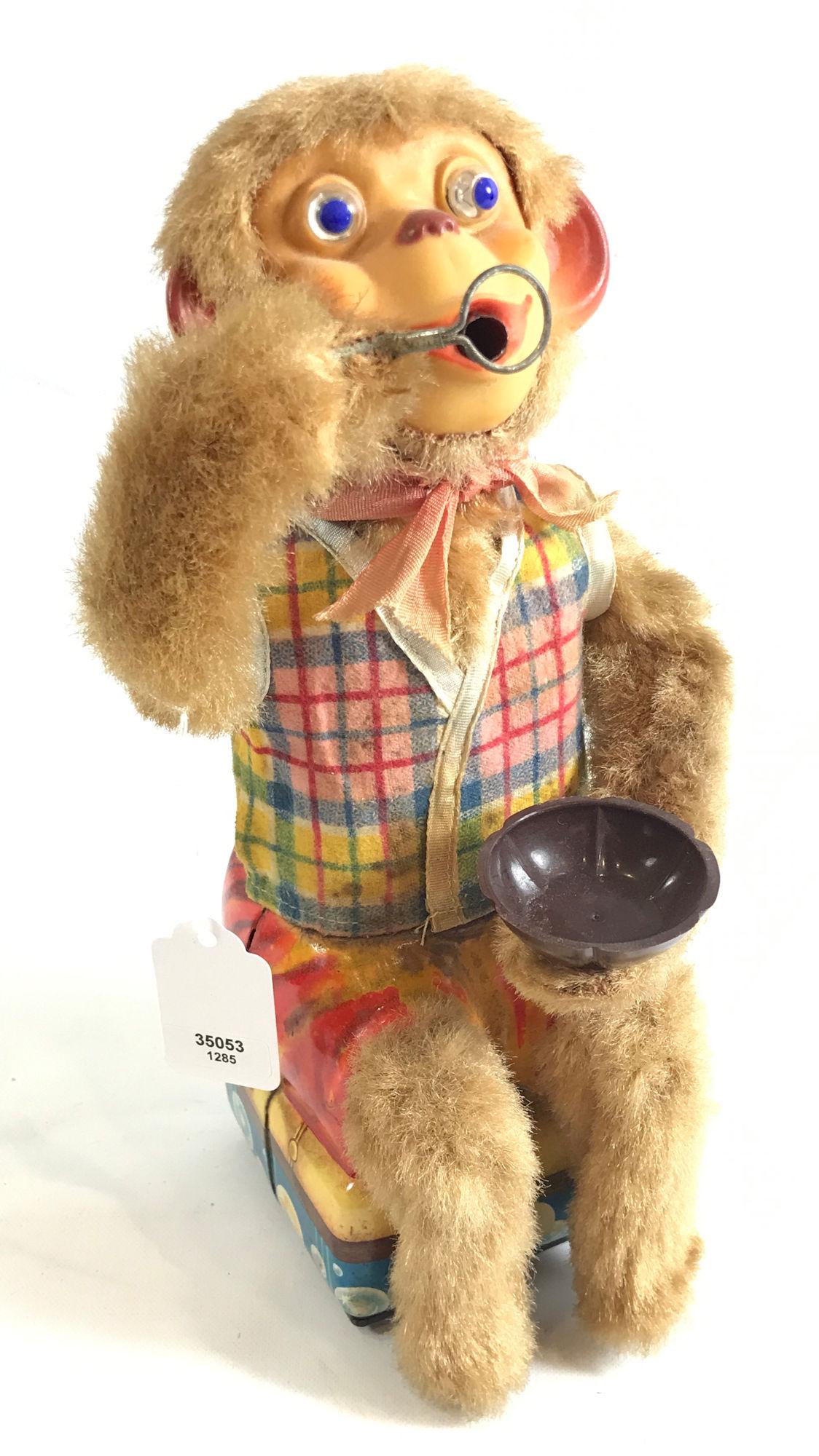 VINTAGE 1950's BATTERY OPERATED TIN LITHO WORKING: VINTAGE 1950's BATTERY OPERATED TIN LITHO WORKING BUBBLE BLOWING MONKEY TOY, MADE IN JAPAN, 11"