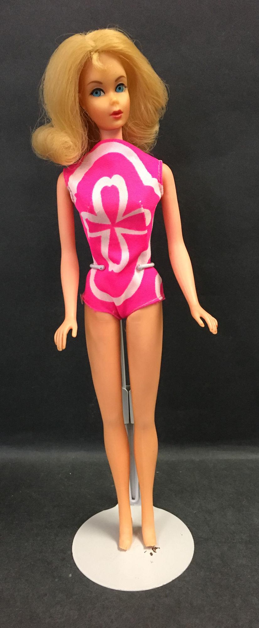BLONDE BARBIE TWIST & TURN WITH FLIP HAIR. DRESSED IN: BLONDE BARBIE TWIST & TURN WITH FLIP HAIR. DRESSED IN ORIGINAL SWIMSUIT.