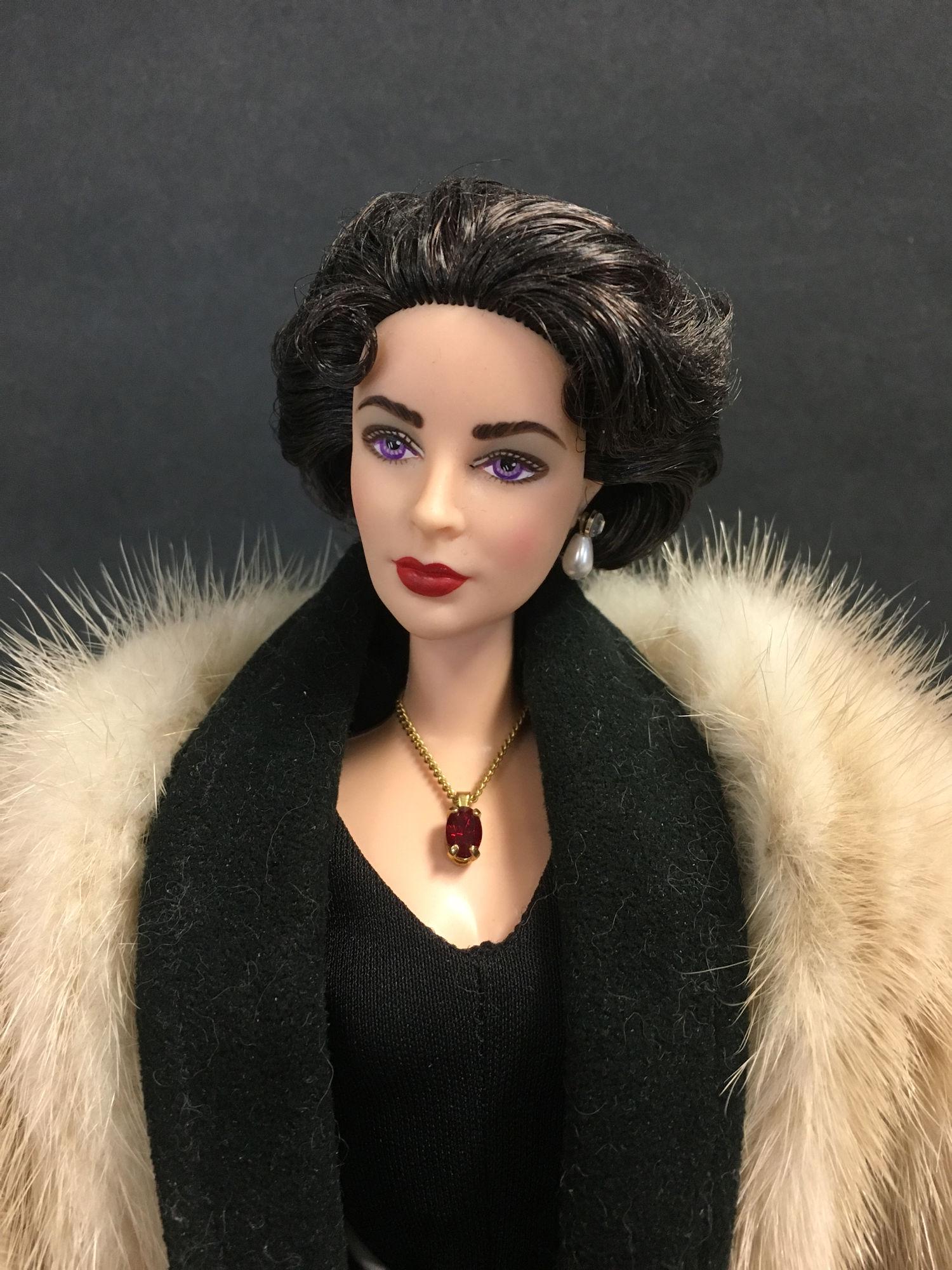 VINYL ELIZABETH TAYLOR DRESSED IN BLACK SHEATH AND FULL (1 of 2)