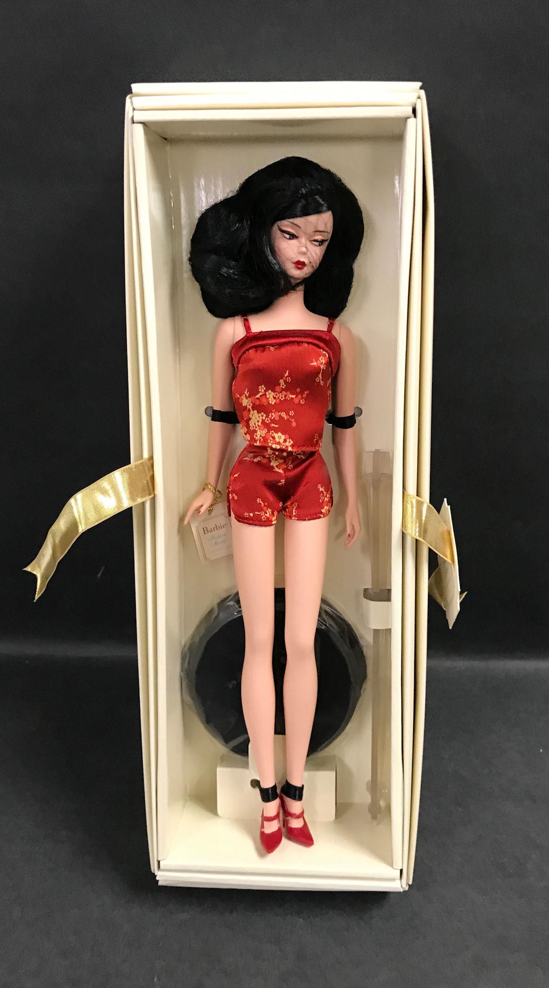 SILKSTONE BARBIE GOLD LABEL "CHINOISERIE RED SUNSET". (1 of 1)