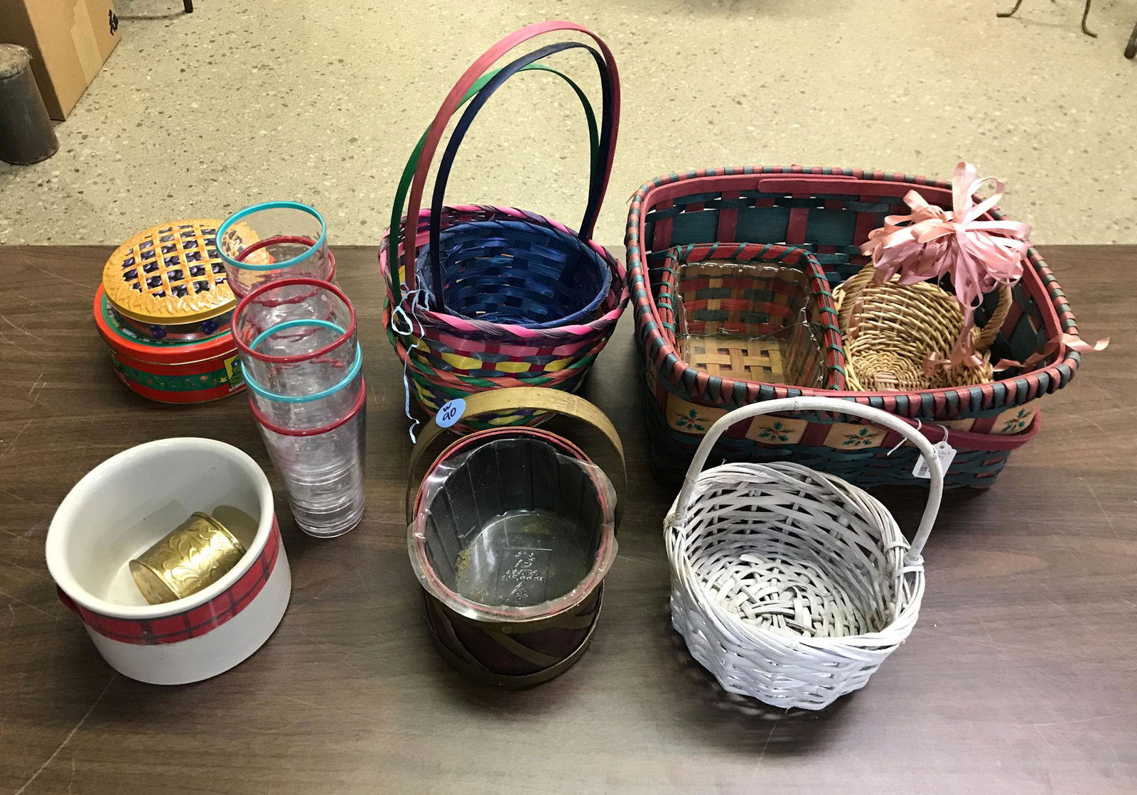 (4) BOX LOTS INCLUDING BASKETS, TUMBLERS, VASES AND (1 of 5)