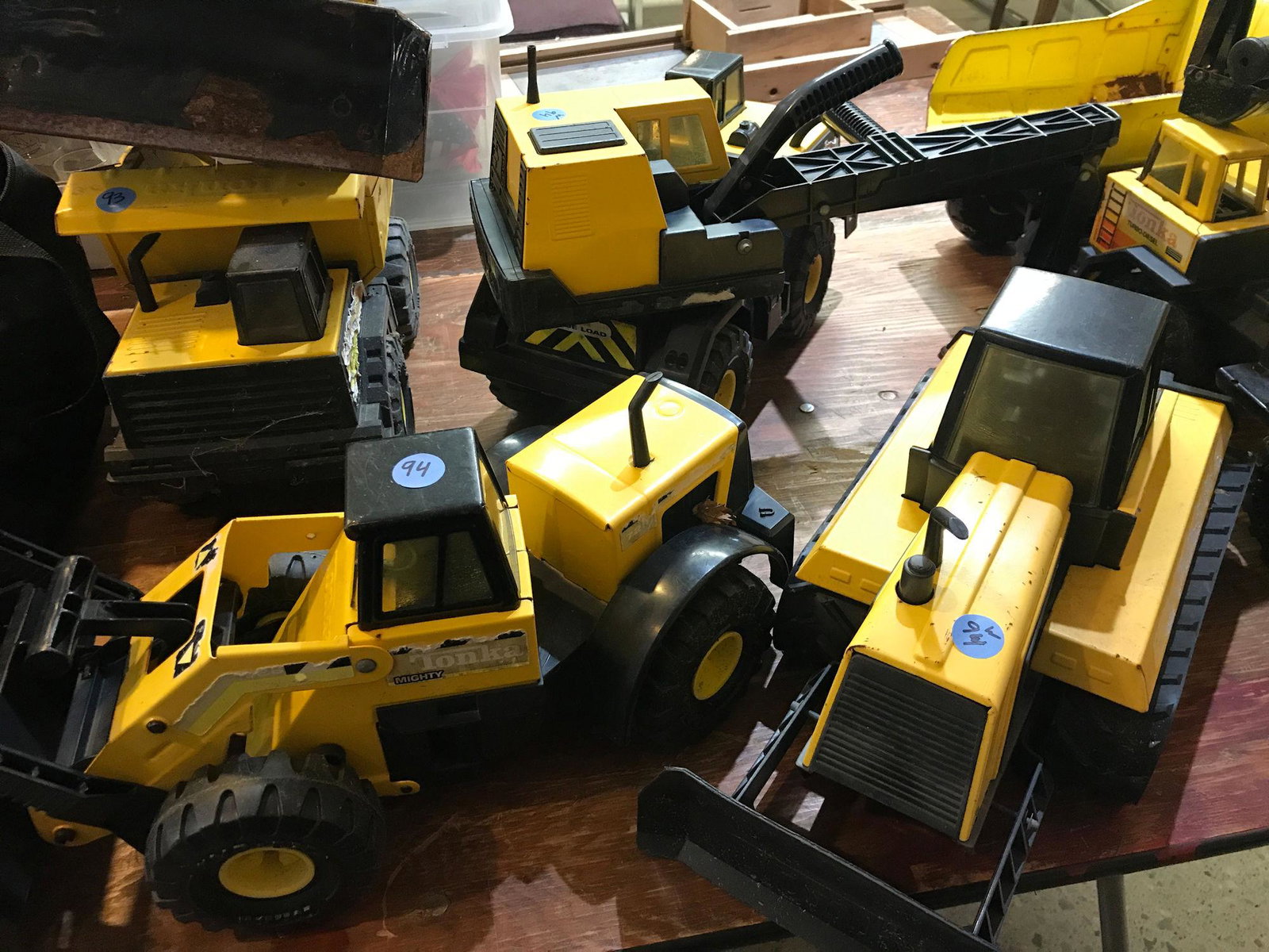 (3) TONKA TRUCKS: (3) TONKA TRUCKS