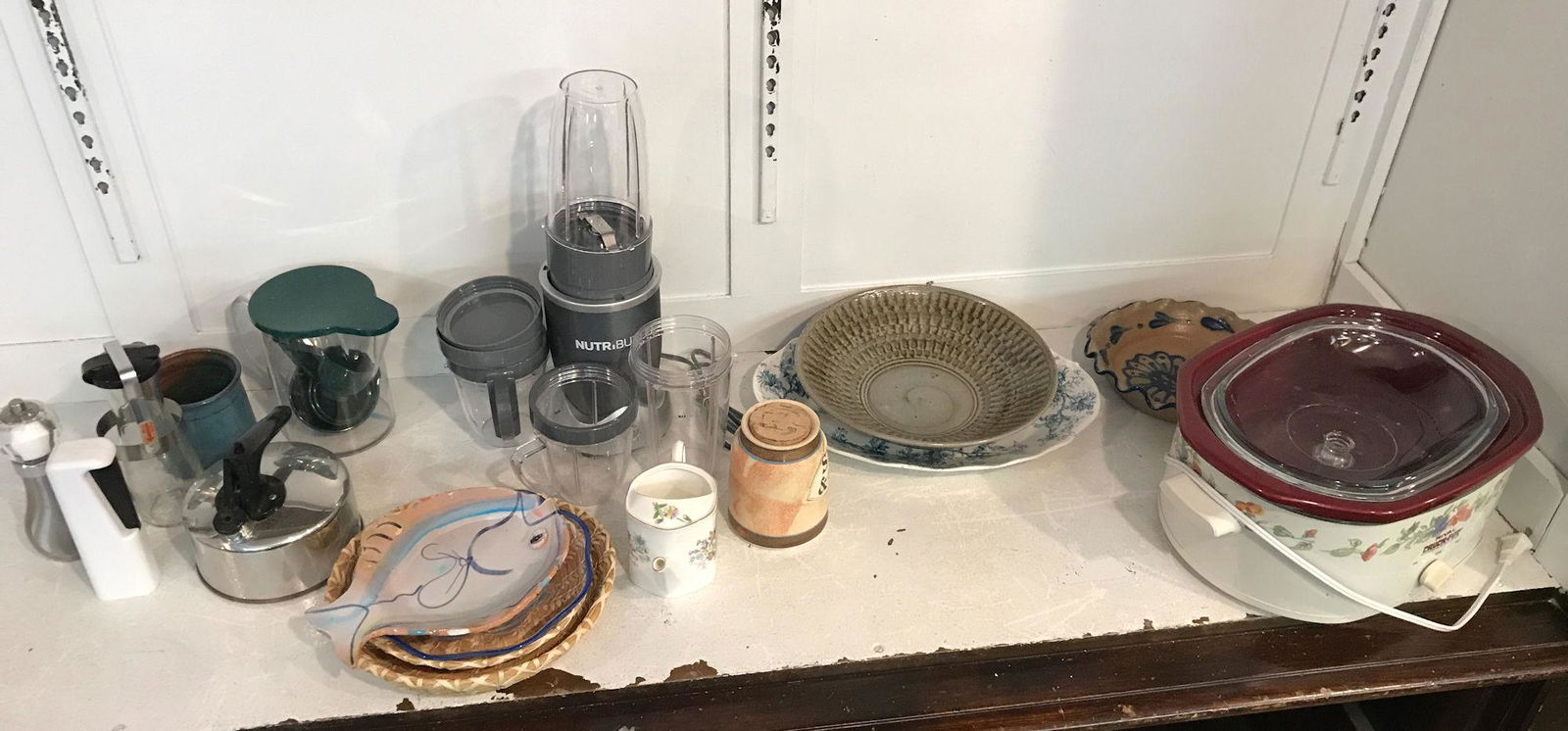 (2) BOX LOTS INCLUDING BLENDER, CHINA DISHES, AND TEA (1 of 5)