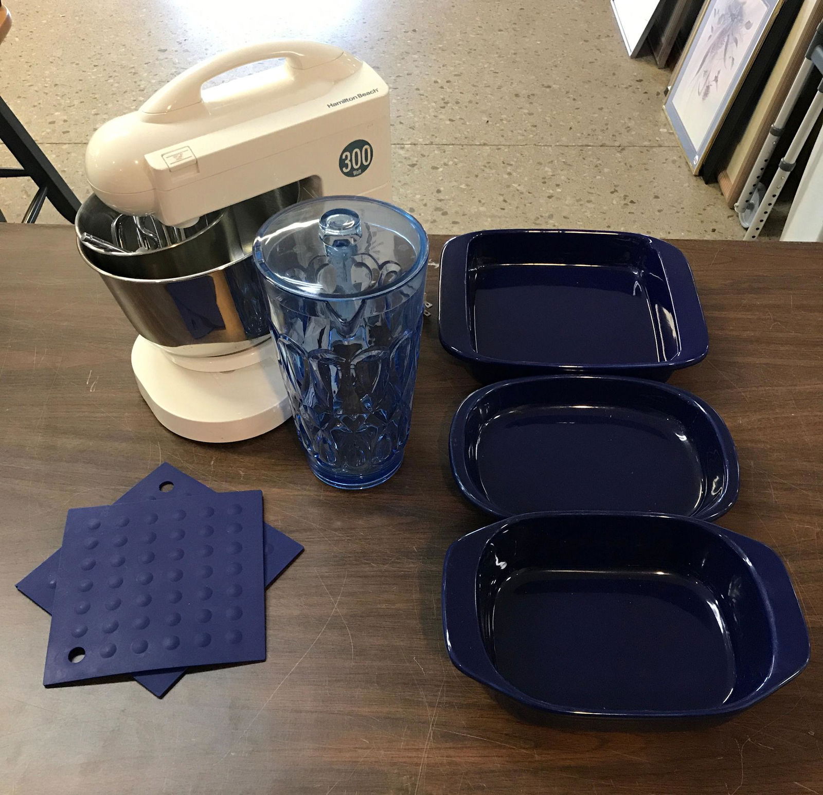 BOX LOT INCUDING HAMILTON BEACH MIXER AND CHANTAL PANS (1 of 1)