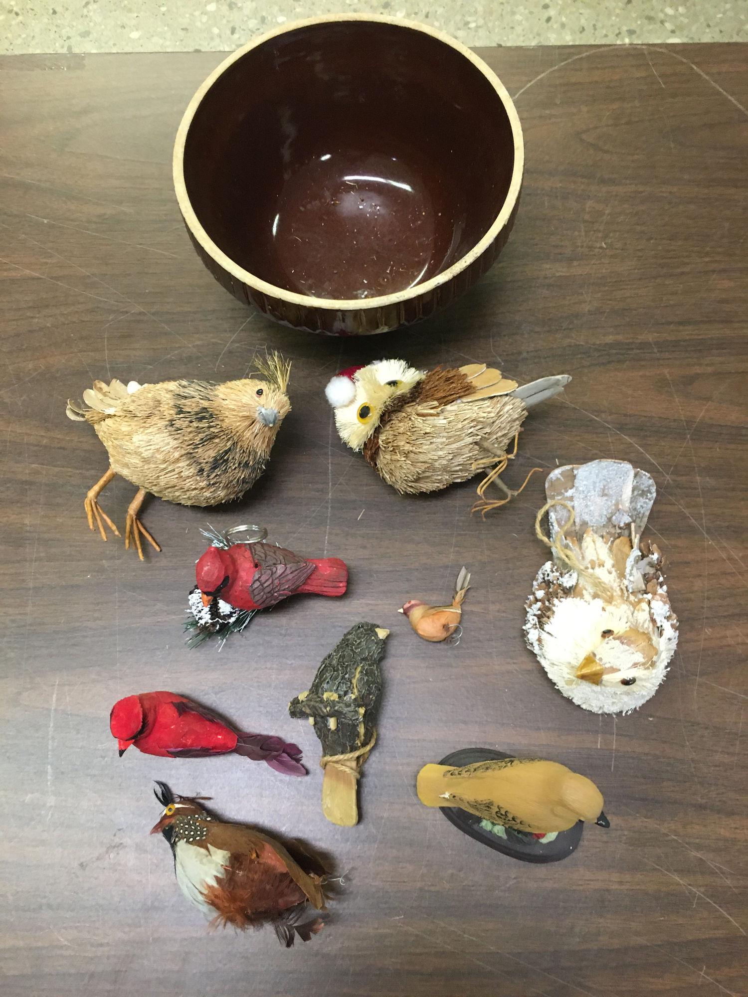 BOX LOTS INCLUDING FAKE FRUIT & BIRDS (1 of 2)