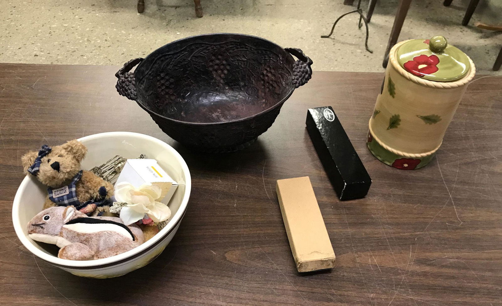 BOX LOTS INCLUDING ROOSTER COOKIE JAR, & GAVEL (1 of 4)