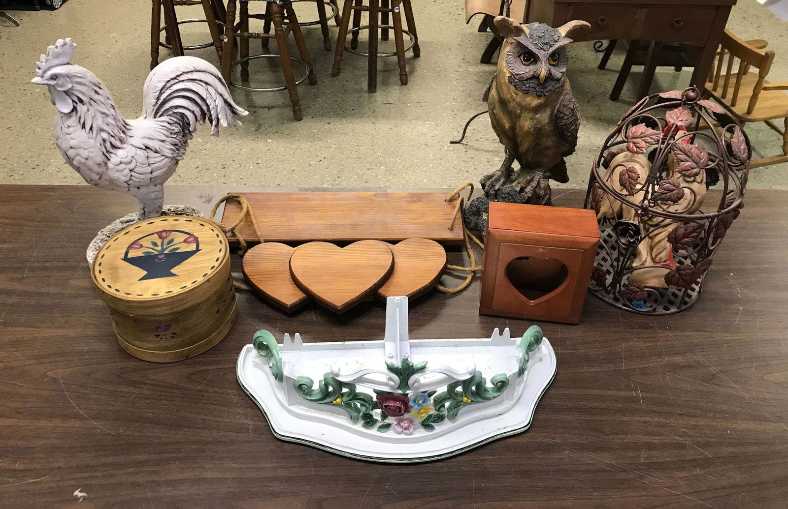 BOX LOTS INCLUDING OUTDOOR DÃ‰COR (1 of 4)