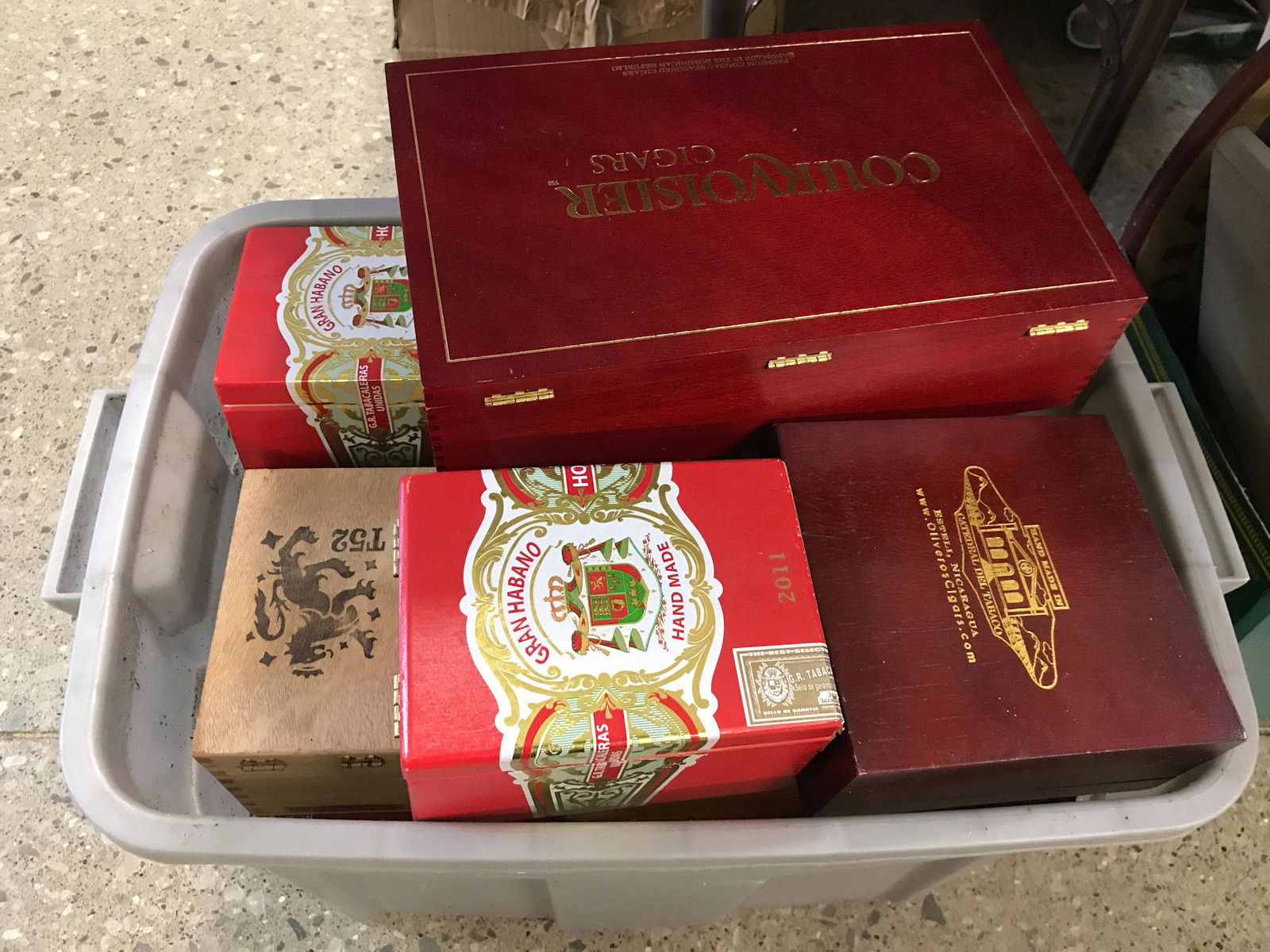 BOX LOTS INCLUDING EMPTY CIGAR BOXES (1 of 1)