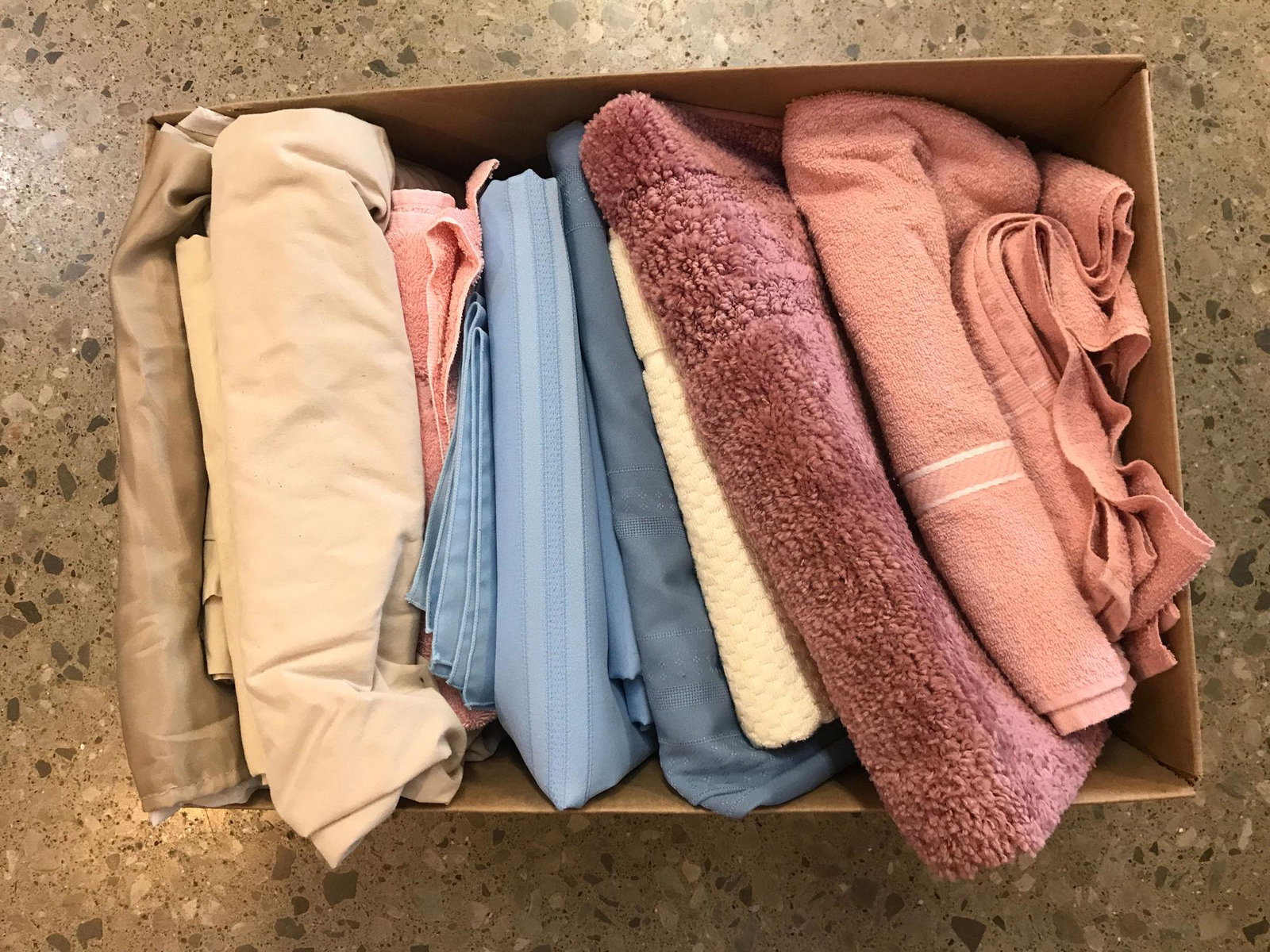 BOX LOT LINENS: BOX LOT LINENS