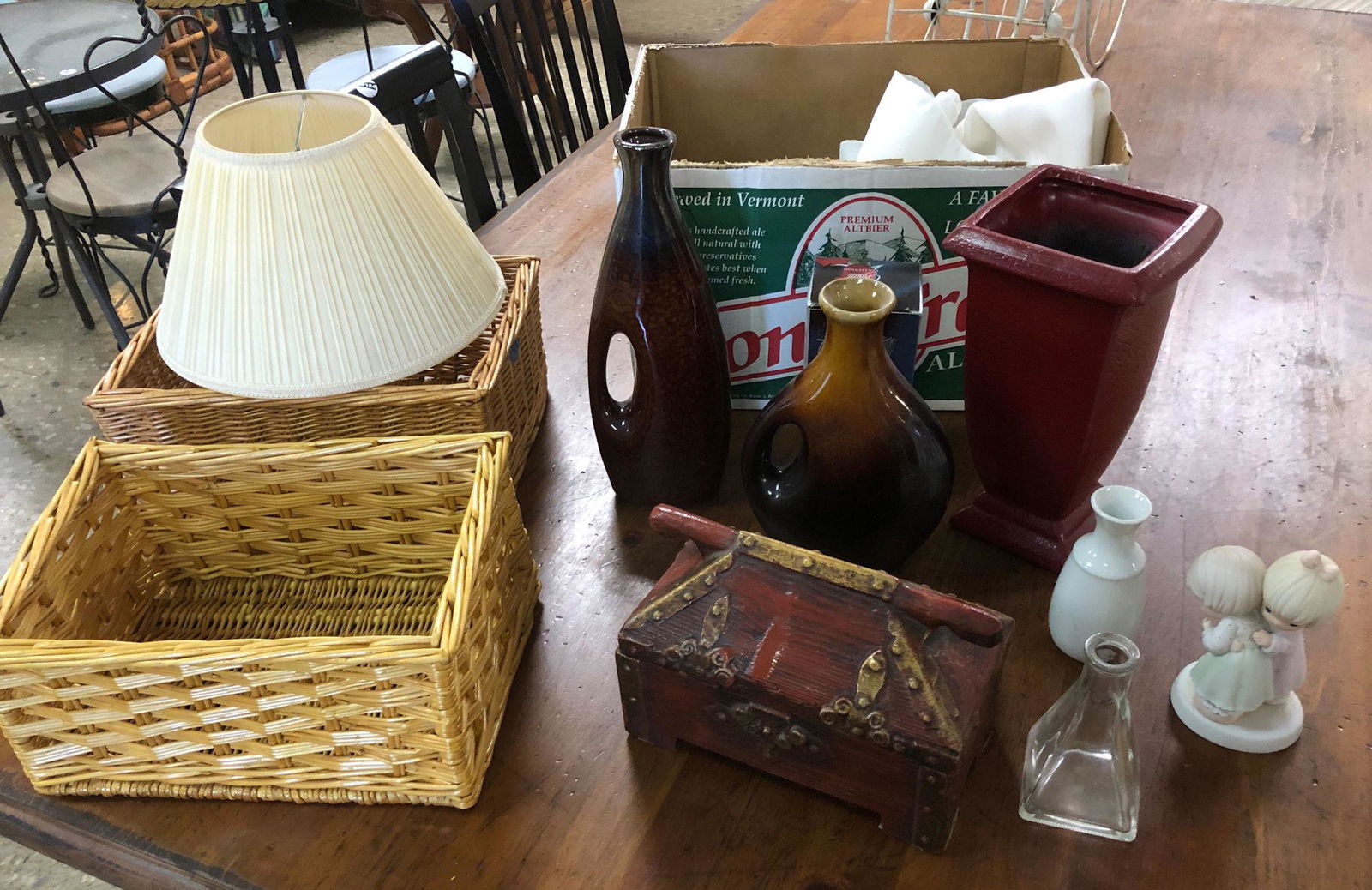 (2) BOX LOTS INCLUDING BASKETS AND VASES (1 of 5)