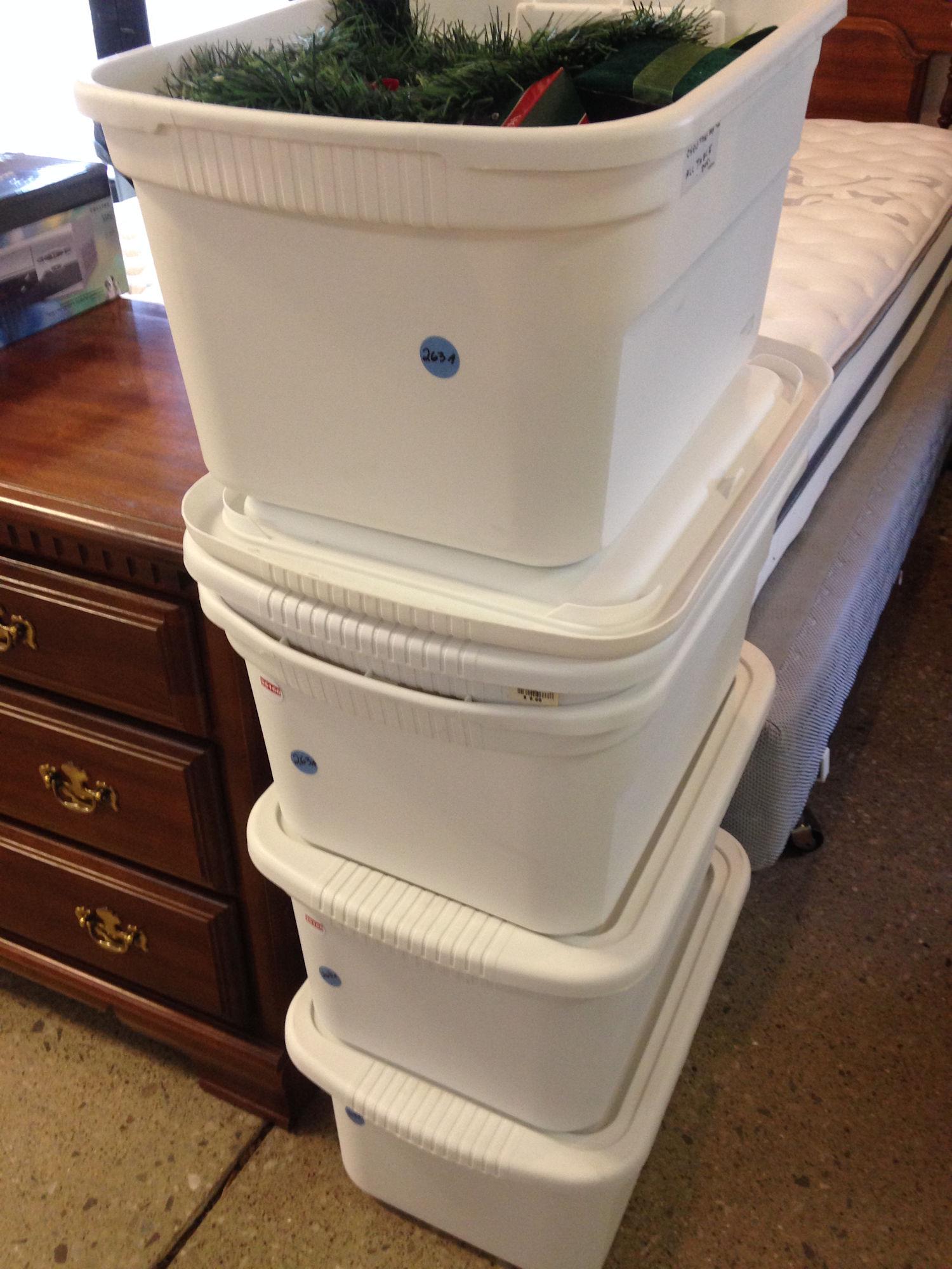 (4) TOTES INCLUDING GREENERY: (4) TOTES INCLUDING GREENERY
