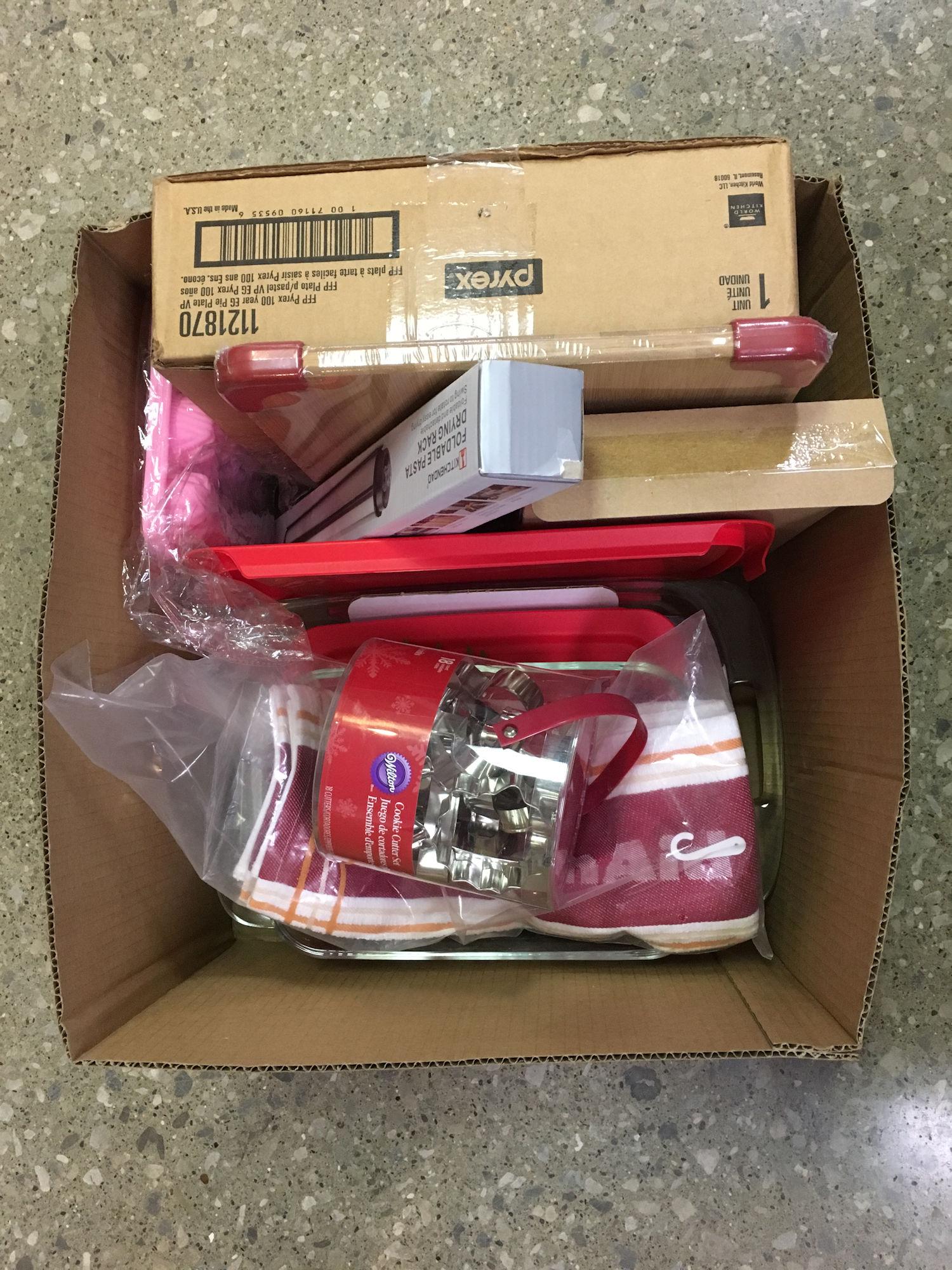 BOX LOTS INCLUDING COOKIE CUTTERS AND CUTTING BOARD (1 of 1)