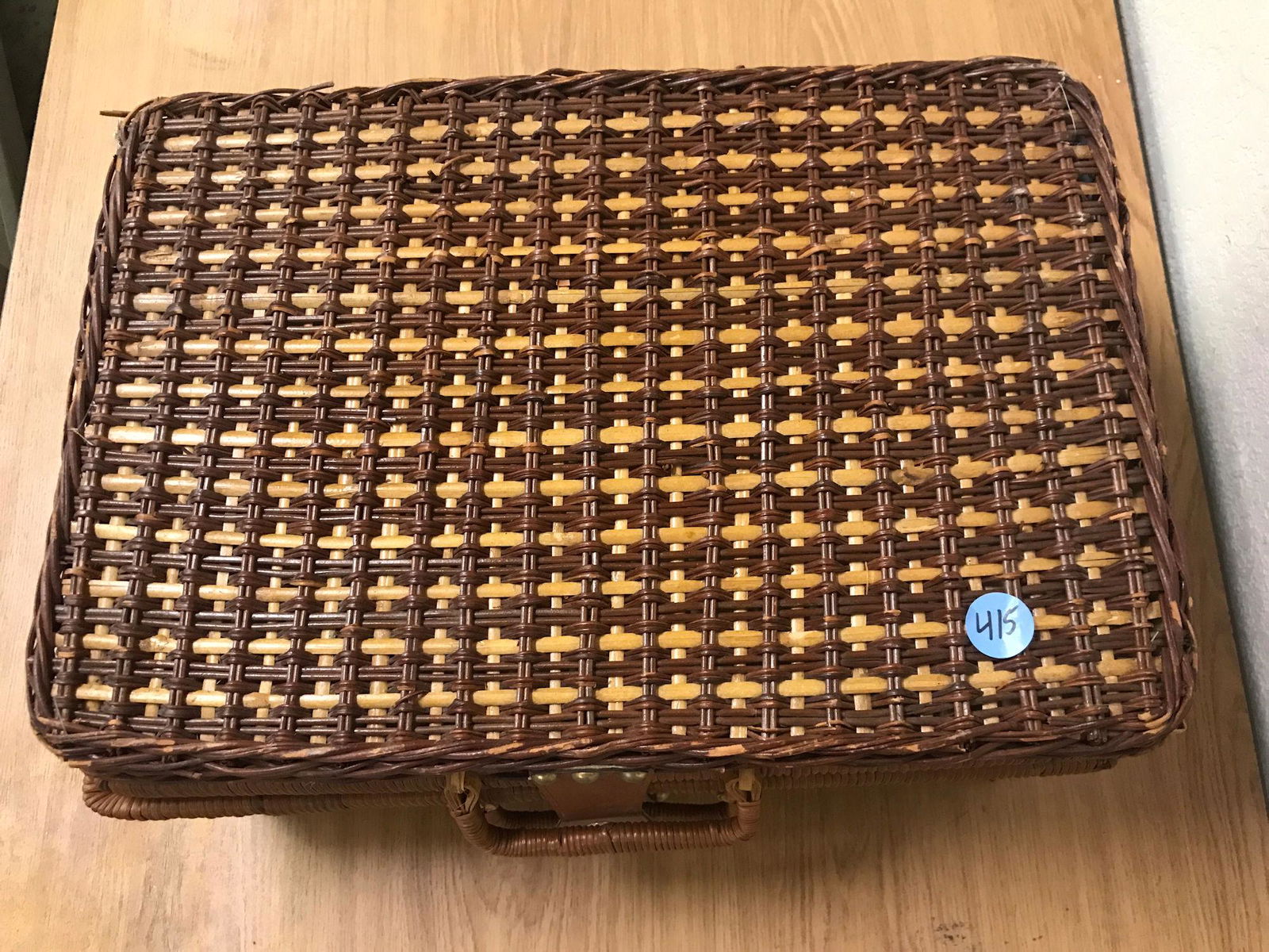 PICNIC BASKET WITH CONTENTS (1 of 2)