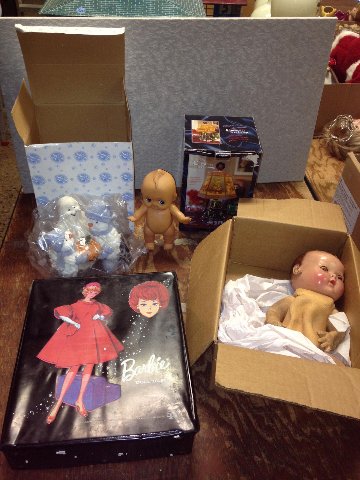 LOT INCLUDING CHRISTMAS TREE LAMP AND DYDEE BABY DOLL (1 of 1)