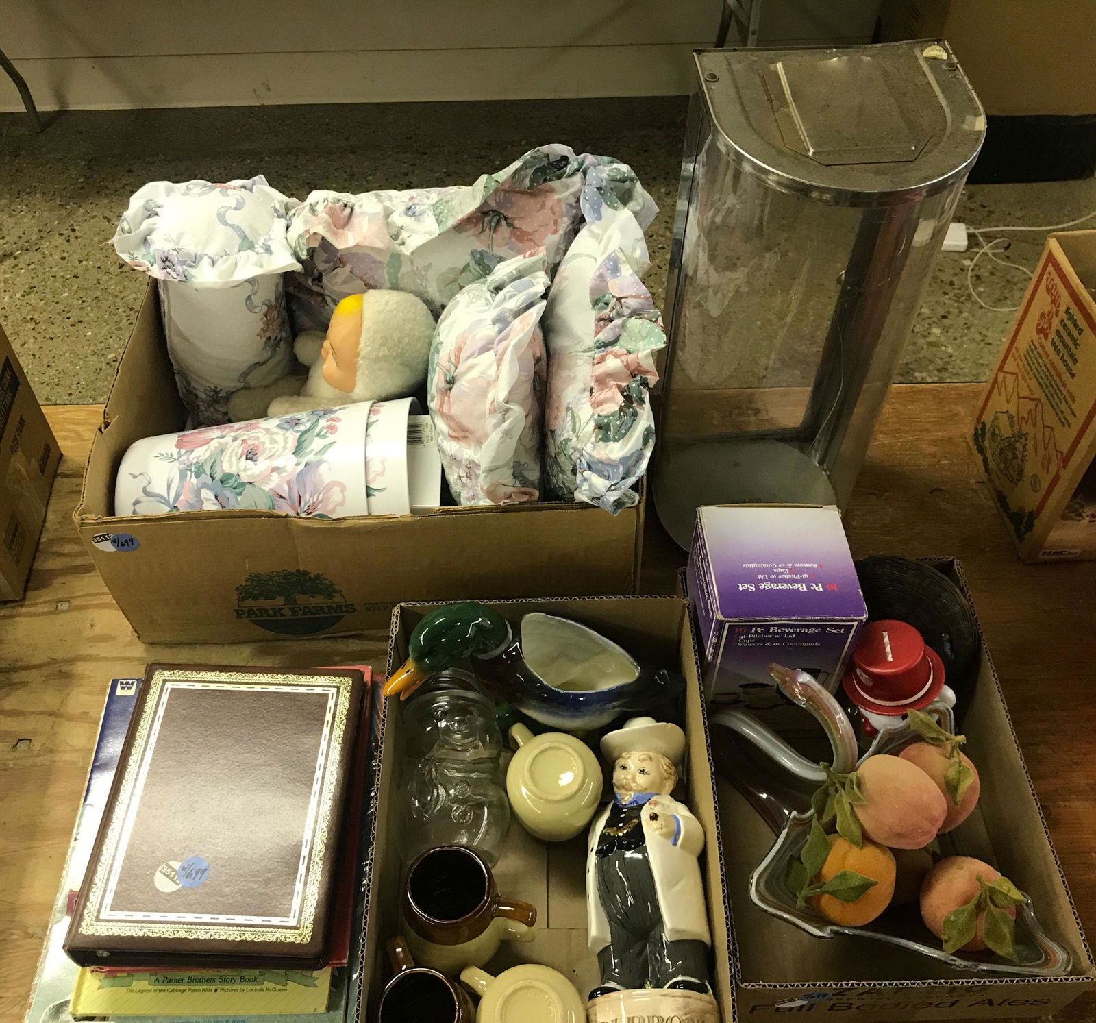 6 LOTS INCLUDING TIFFANY DISPLAY, BOURBON FIGURAL (1 of 7)