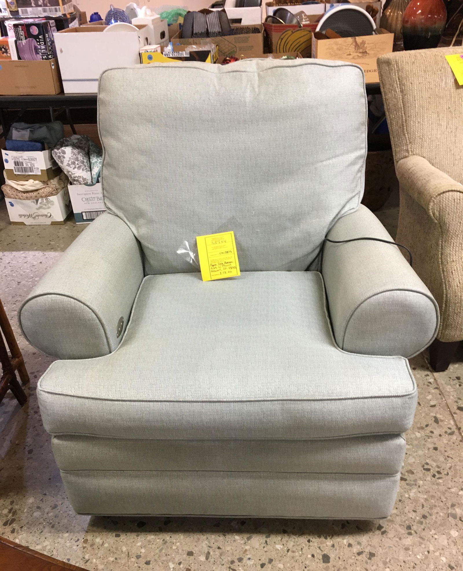 ELECTRIC RECLINER (1 of 1)