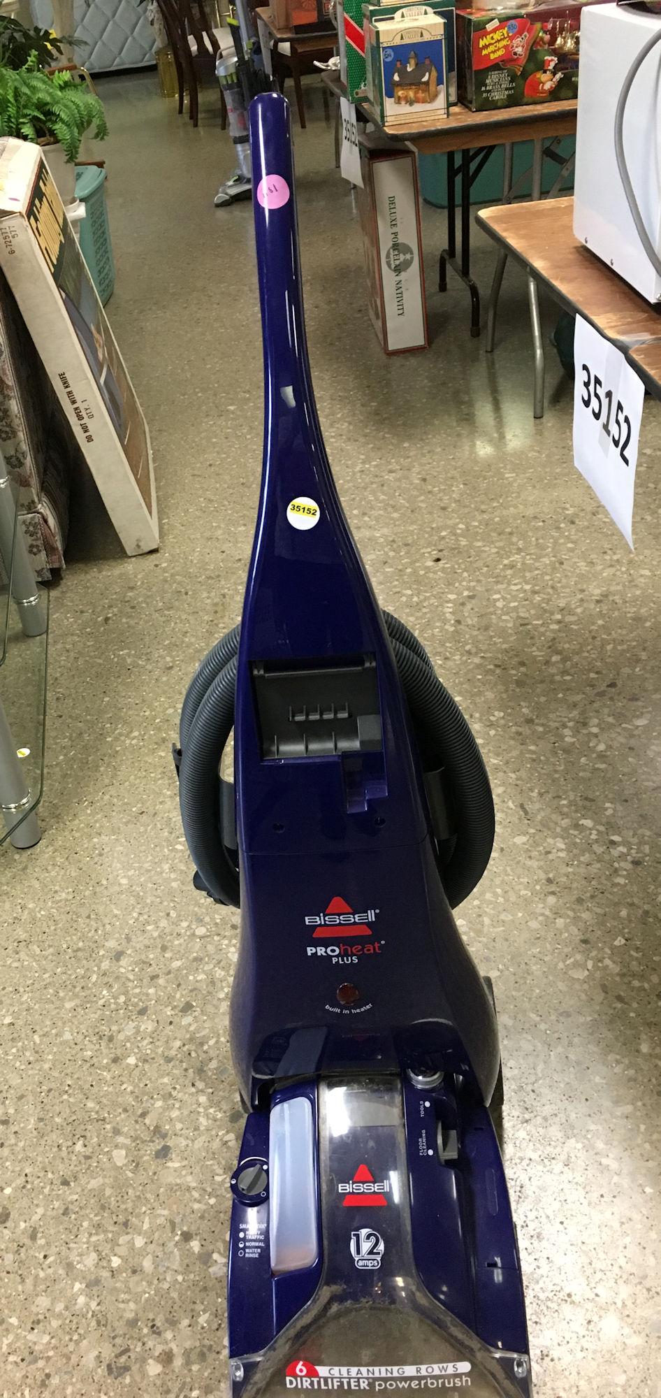 BISSEL CARPET CLEANER AND FLOOR LAMP (1 of 2)