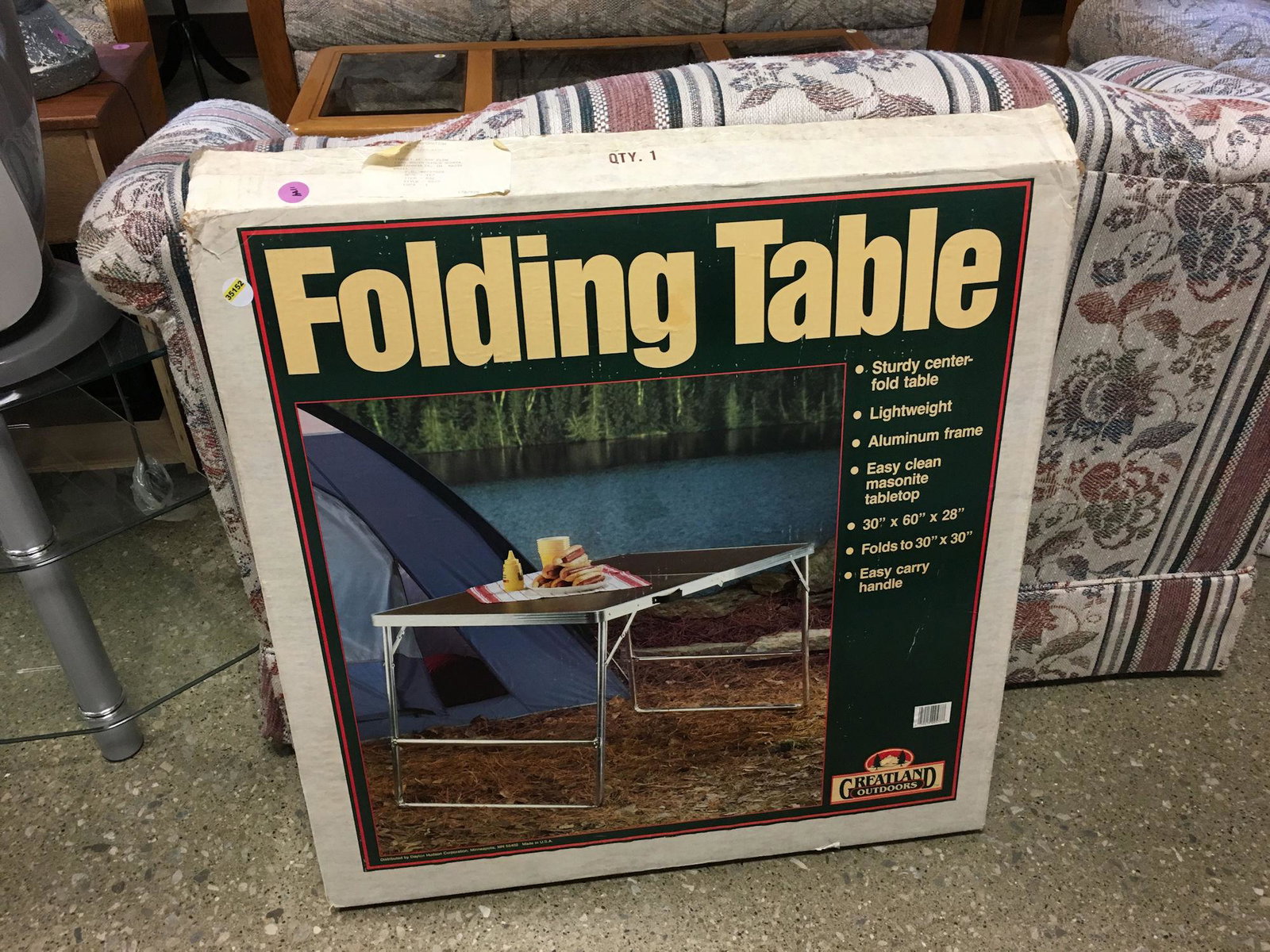 FOLDING TABLE IN BOX: FOLDING TABLE IN BOX