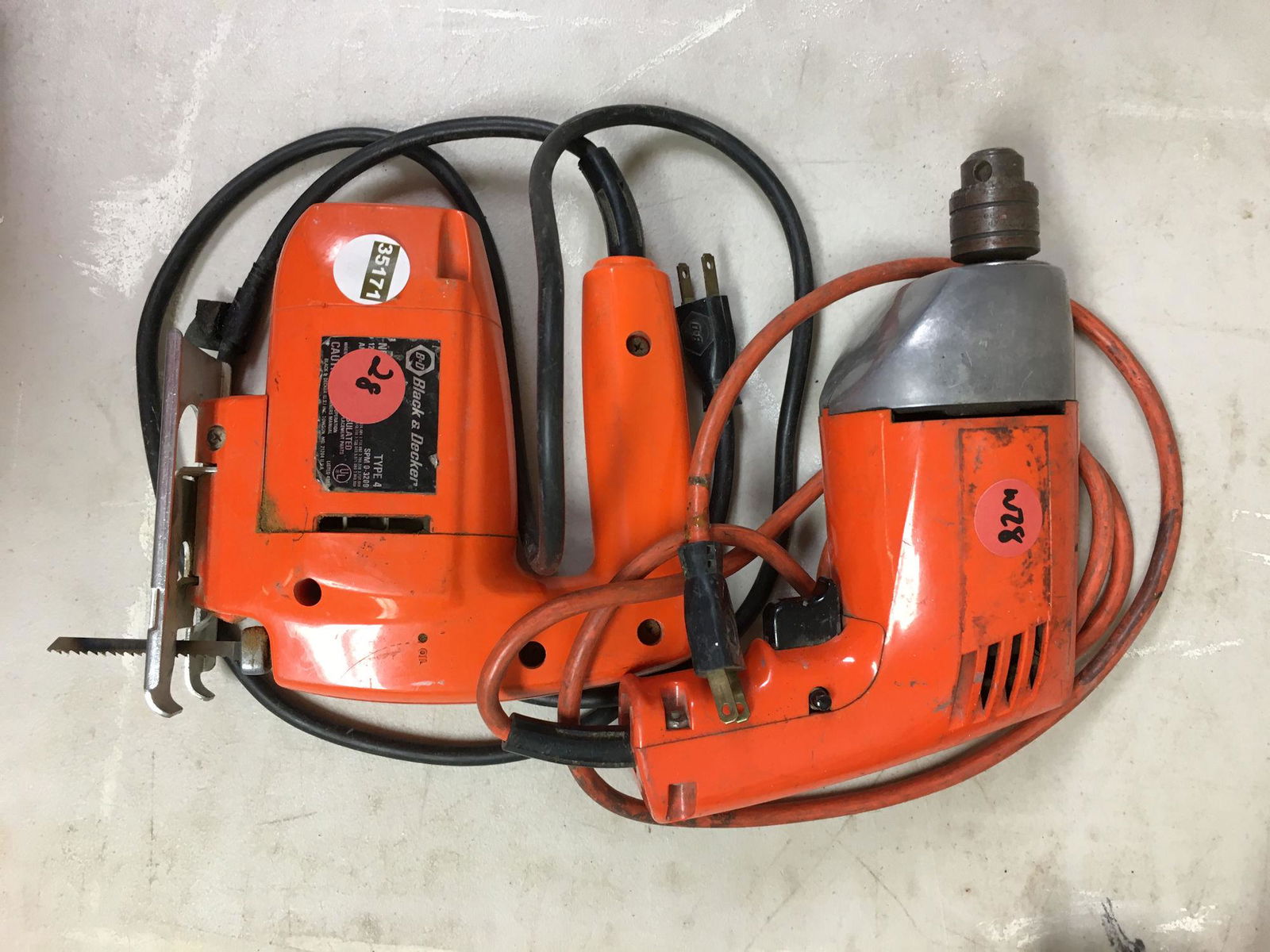 BLACK AND DECKER CORDED JIG SAW AND DRILL (1 of 1)