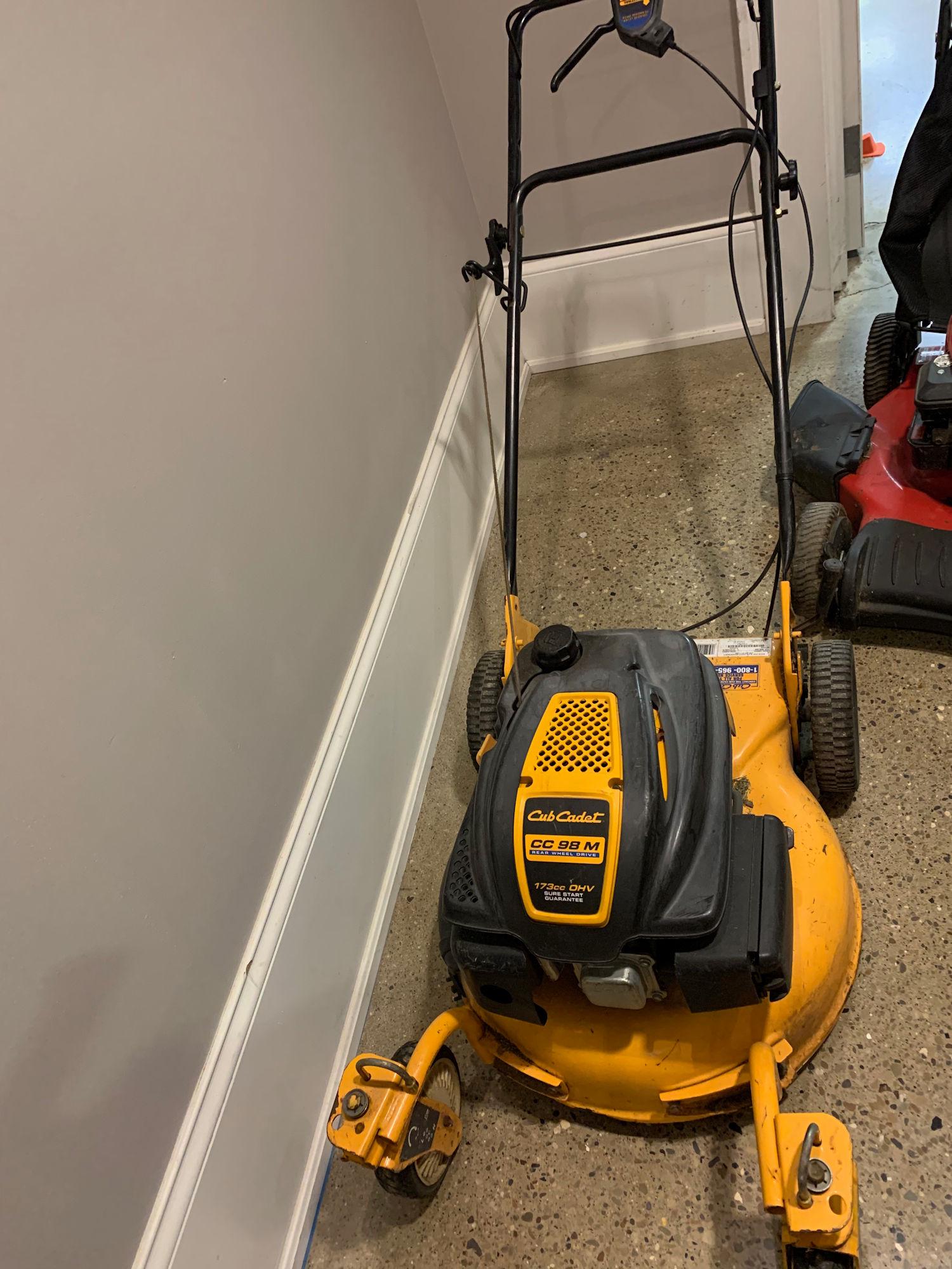 CUB CADET CC98M SELF PROPELLED LAWN MOWER May 13, 2020 Apple Tree