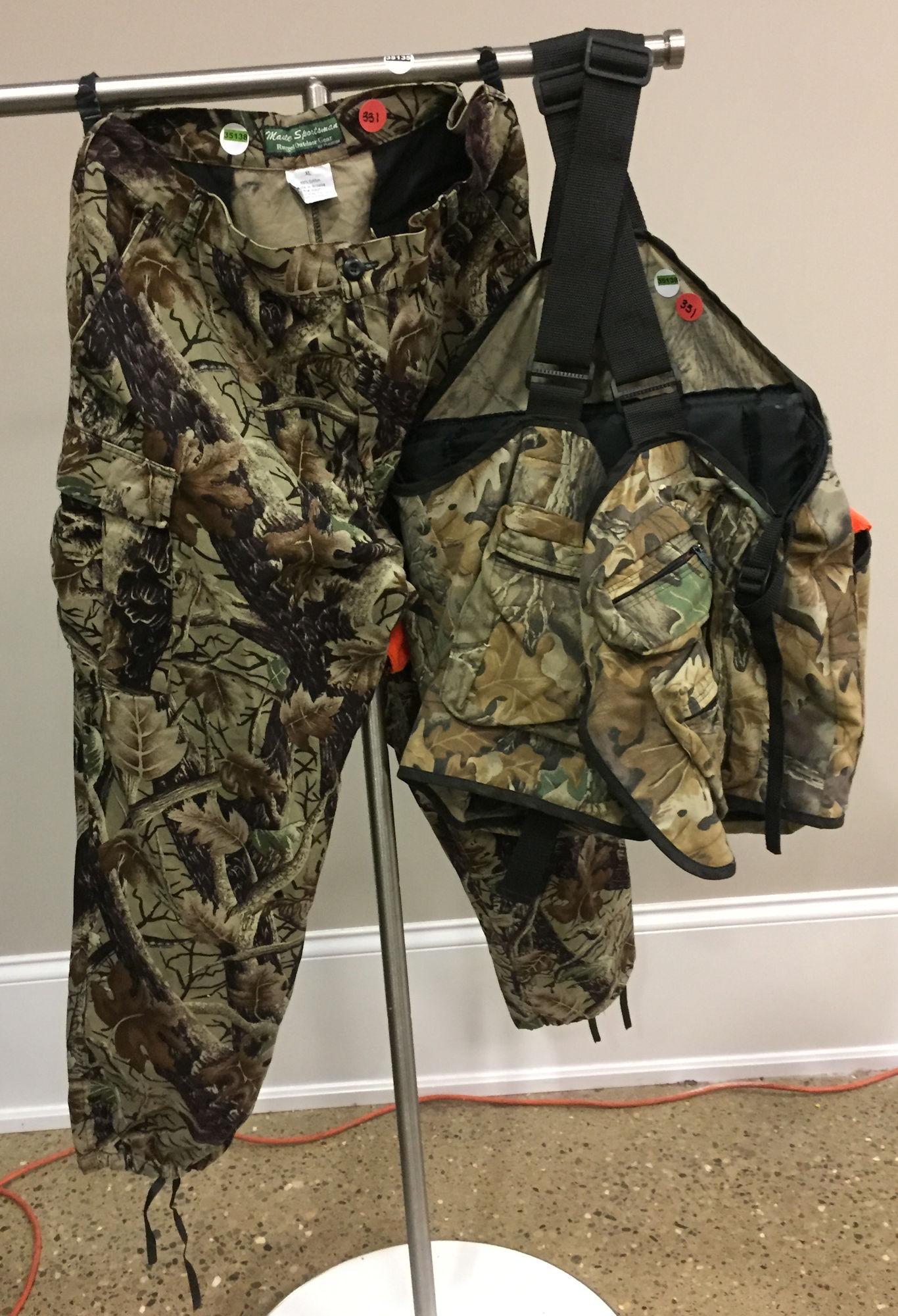 1 BUCKLICK CREEK HUNTING VEST SIZE 2X AND HUNTING PANTS: 1 BUCKLICK CREEK HUNTING VEST SIZE 2X AND HUNTING PANTS