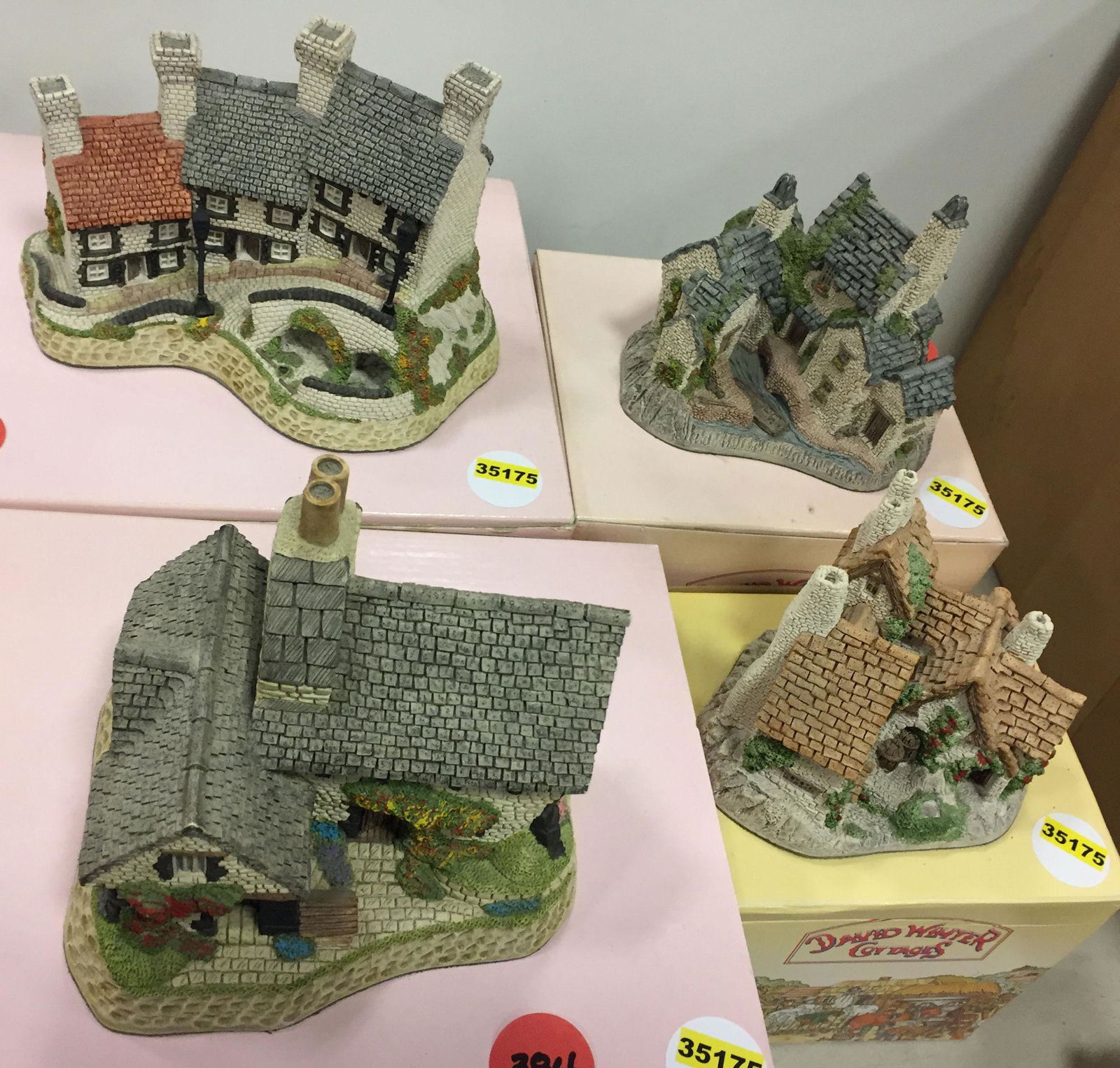 4 DAVID WINTER CERAMIC COTTAGES (1 of 2)