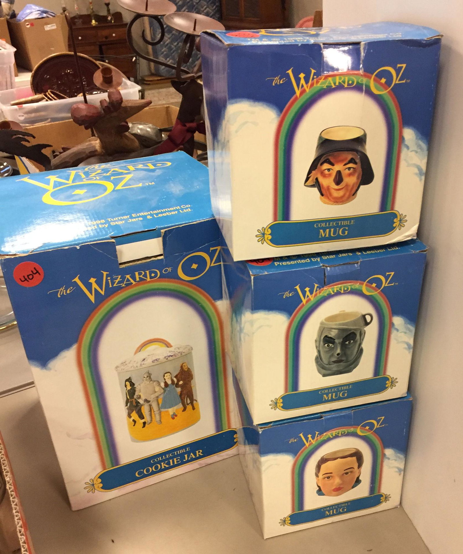 4 CT WIZARD OF OZ COOKIE JAR AND MUGS: 4 CT WIZARD OF OZ COOKIE JAR AND MUGS
