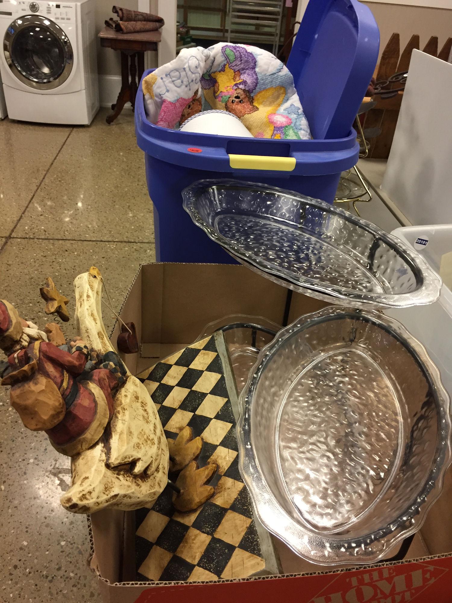 BOX LOT BABY NURSERY DÃ‰COR AND BLANKET AND 3 TIER (1 of 2)