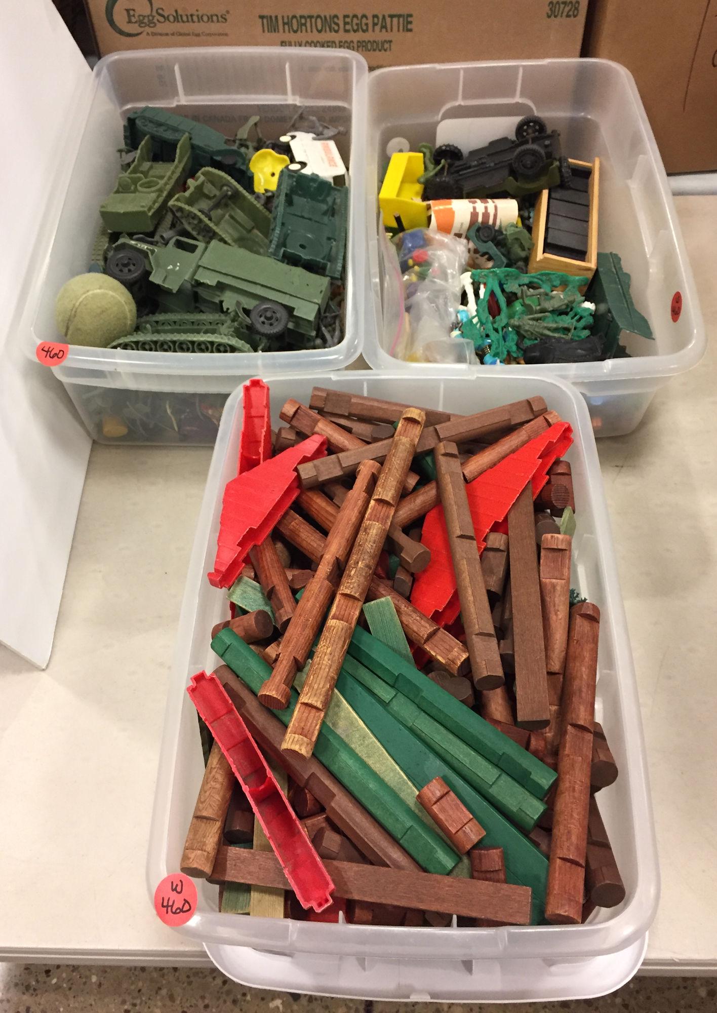 3 BOX LOTS ARMY MEN AND TANKS AND LINCOLN LOGS: 3 BOX LOTS ARMY MEN AND TANKS AND LINCOLN LOGS
