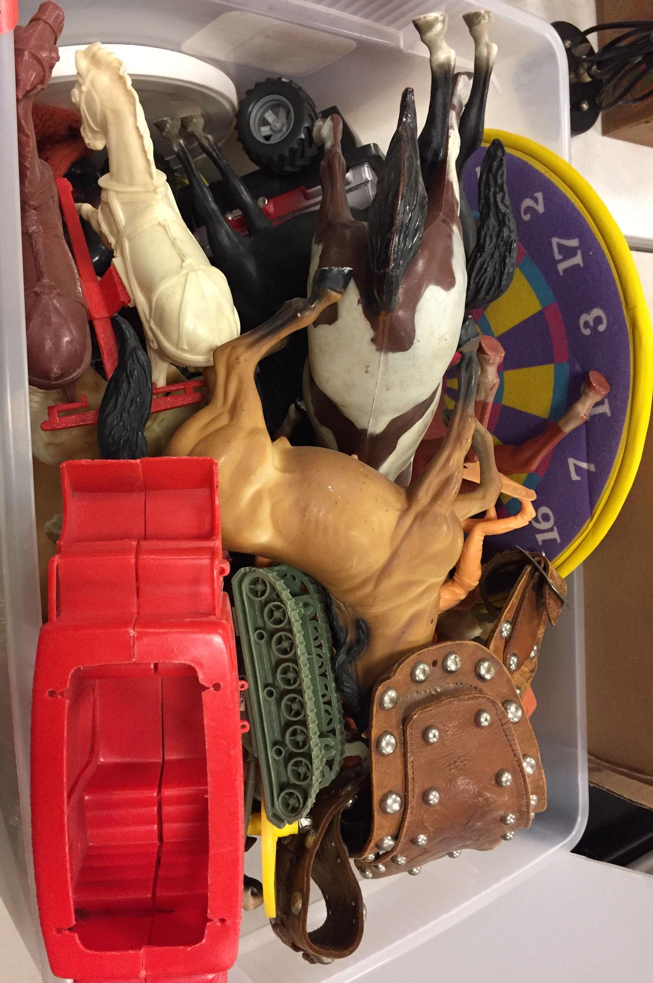 BOX LOT TOYS, HORSES, JEEPS, COWBOYS (1 of 4)