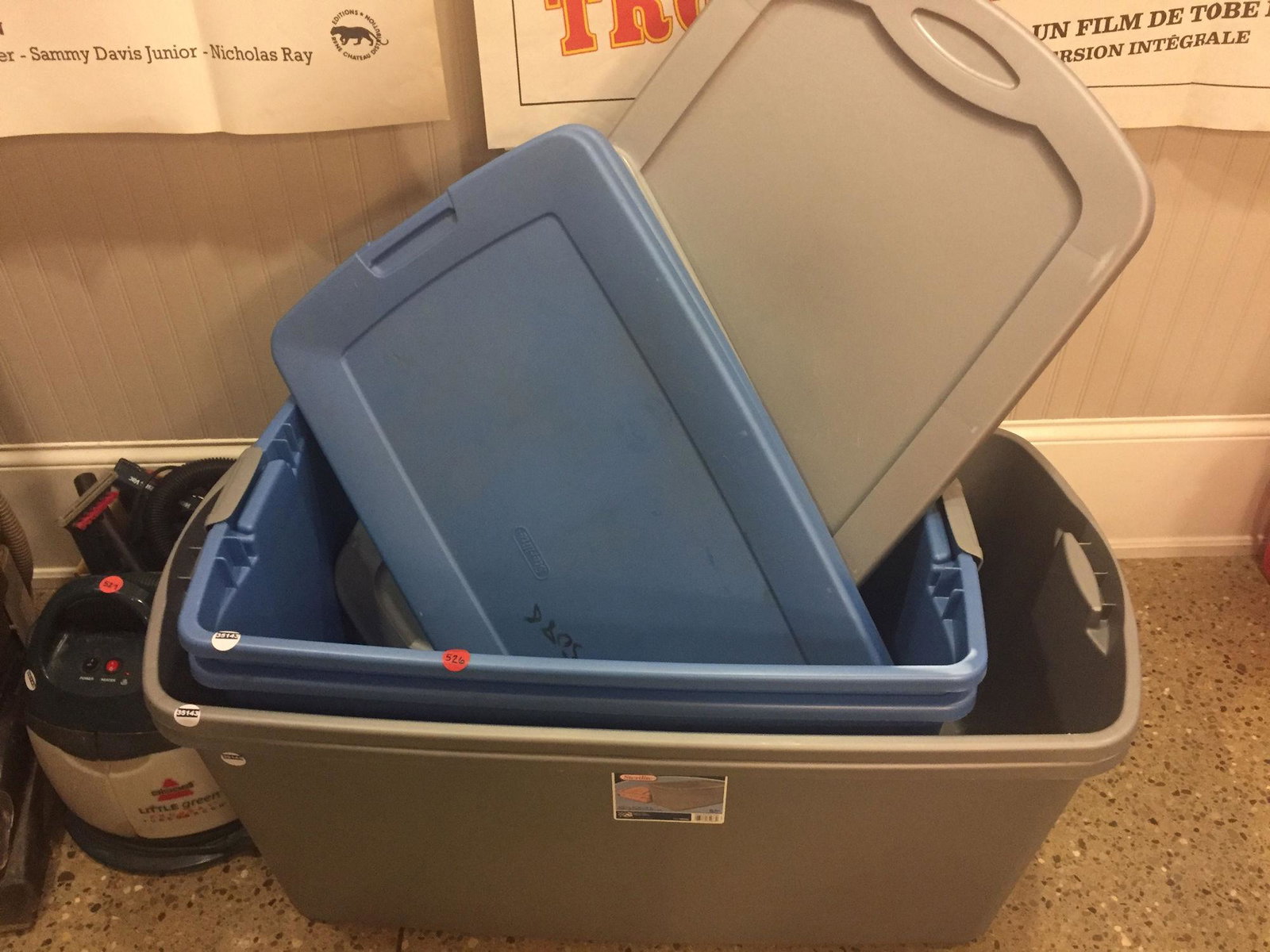 4 TOTES, 2 GRAY, 2 BLUE: 4 TOTES, 2 GRAY, 2 BLUE
