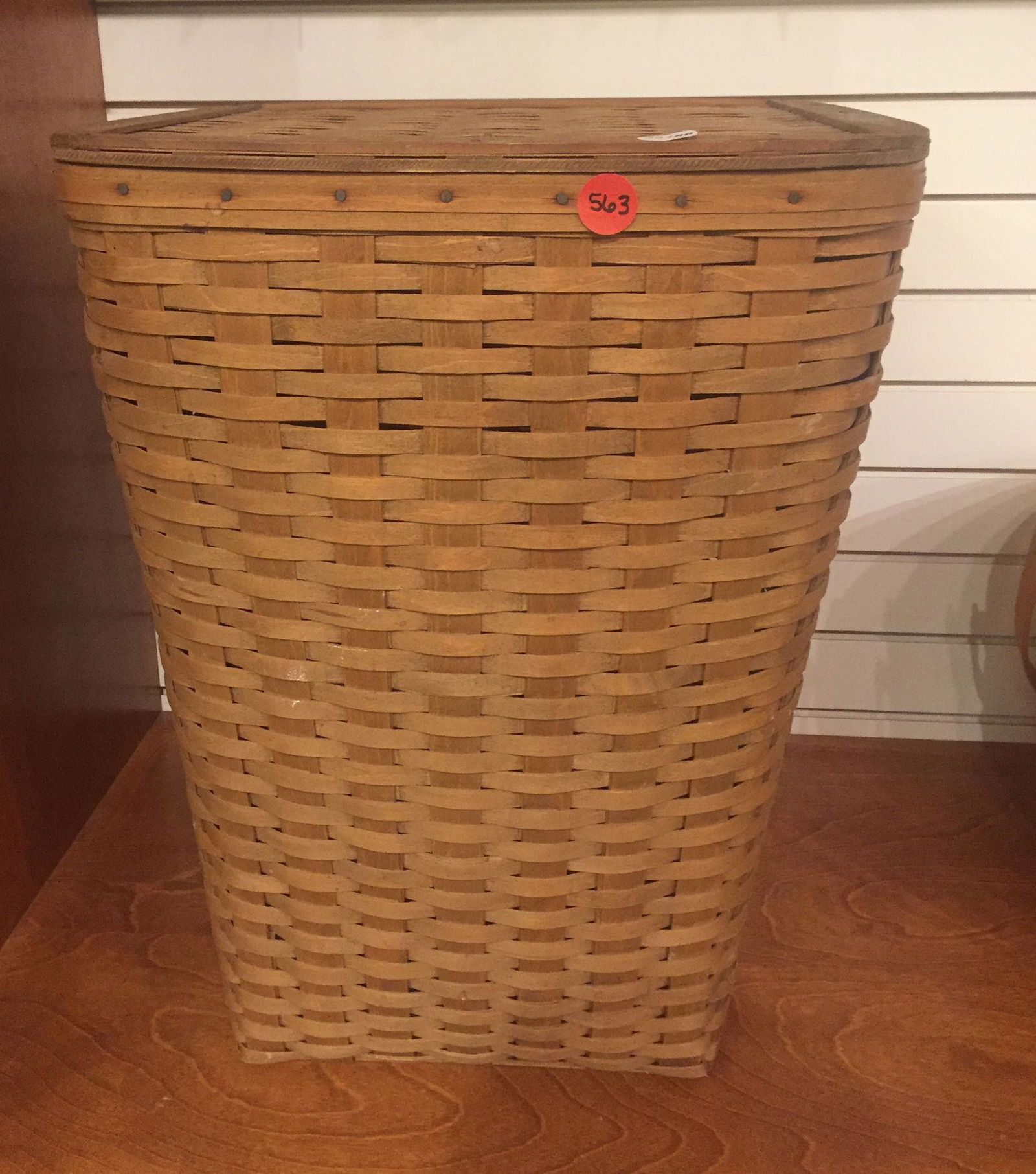 LONGABERGER BASKET HINGED LID HAMPER (1 of 3)