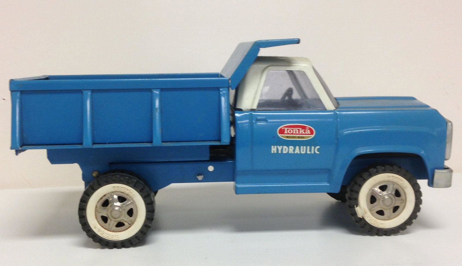 1960 TONKA PRESSED STEEL DUMP TRUNK 14IN: 1960 TONKA PRESSED STEEL DUMP TRUNK 14IN