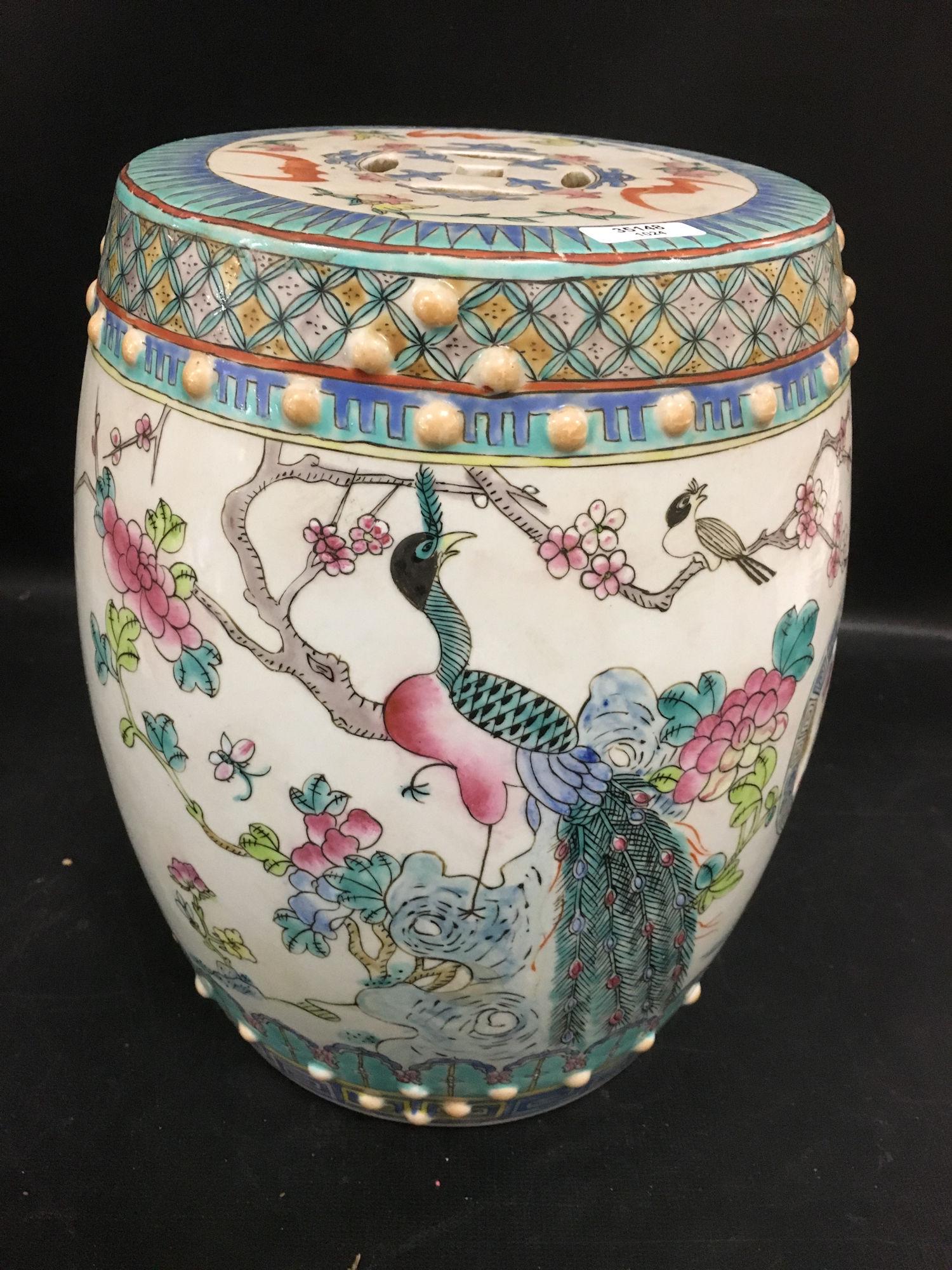 SMALL CHINESE PORCELAIN GARDEN SEAT: SMALL CHINESE PORCELAIN GARDEN SEAT
