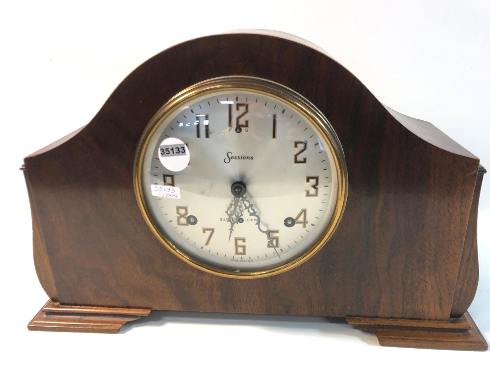 SESSIONS MAHOGANY MANTLE CLOCK WITH CHIMES. 16" LONG.: SESSIONS MAHOGANY MANTLE CLOCK WITH CHIMES. 16" LONG.