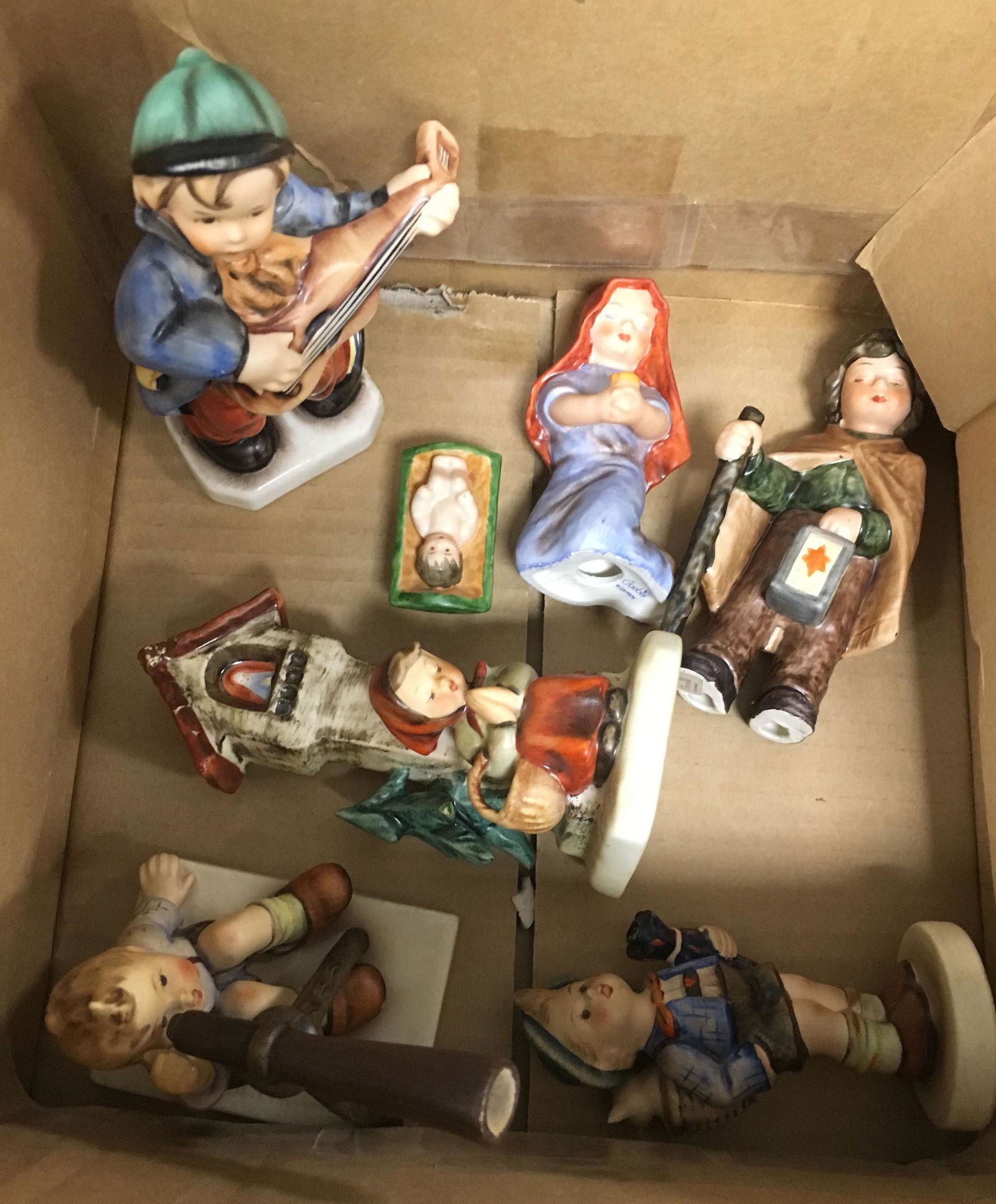 BOX LOT GOEBEL AND HUMMEL FIGURINES INCLUDING FULL BEES: BOX LOT GOEBEL AND HUMMEL FIGURINES INCLUDING FULL BEES WITH DAMAGE