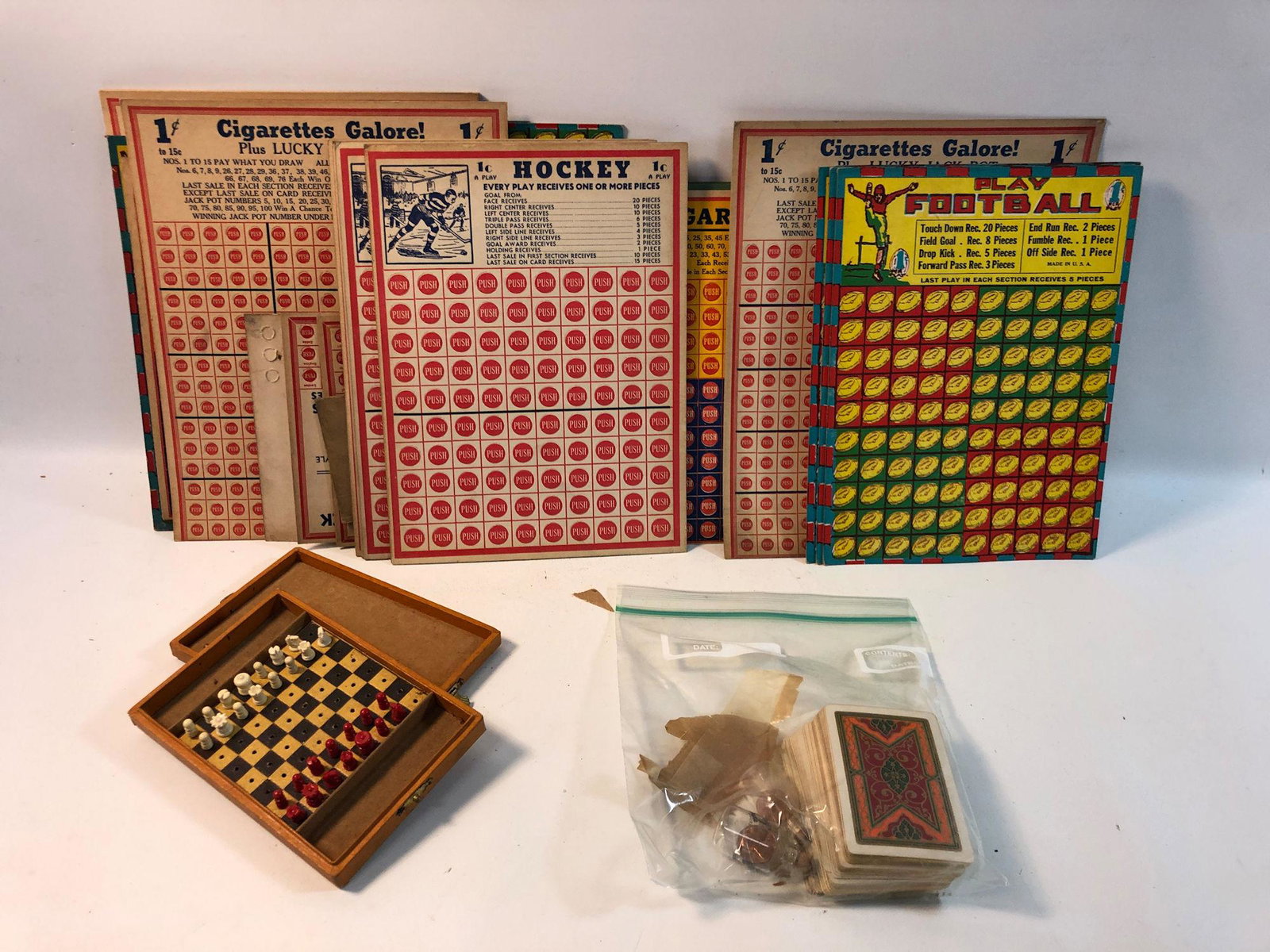 BOX LOT INCLUDING TINY CHESS SET, PLAY FOOTBALL, CIGAR: BOX LOT INCLUDING TINY CHESS SET, PLAY FOOTBALL, CIGAR SPECIAL, HOCKEY, AND CIGARETTE GALOR BOARDS