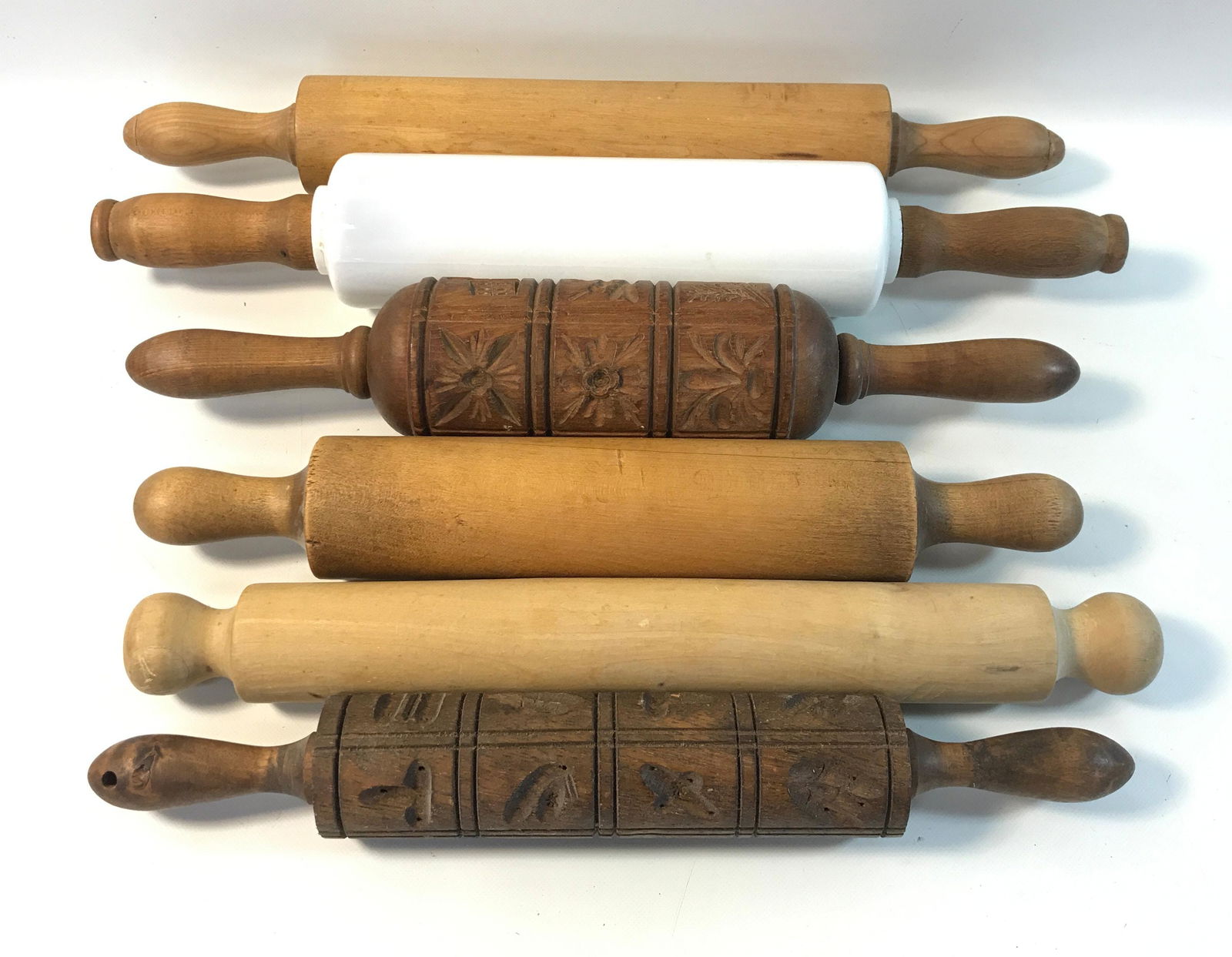 BOX LOT OF FIVE WOODEN AND ONE MILK GLASS ROLLING PIN: BOX LOT OF FIVE WOODEN AND ONE MILK GLASS ROLLING PIN