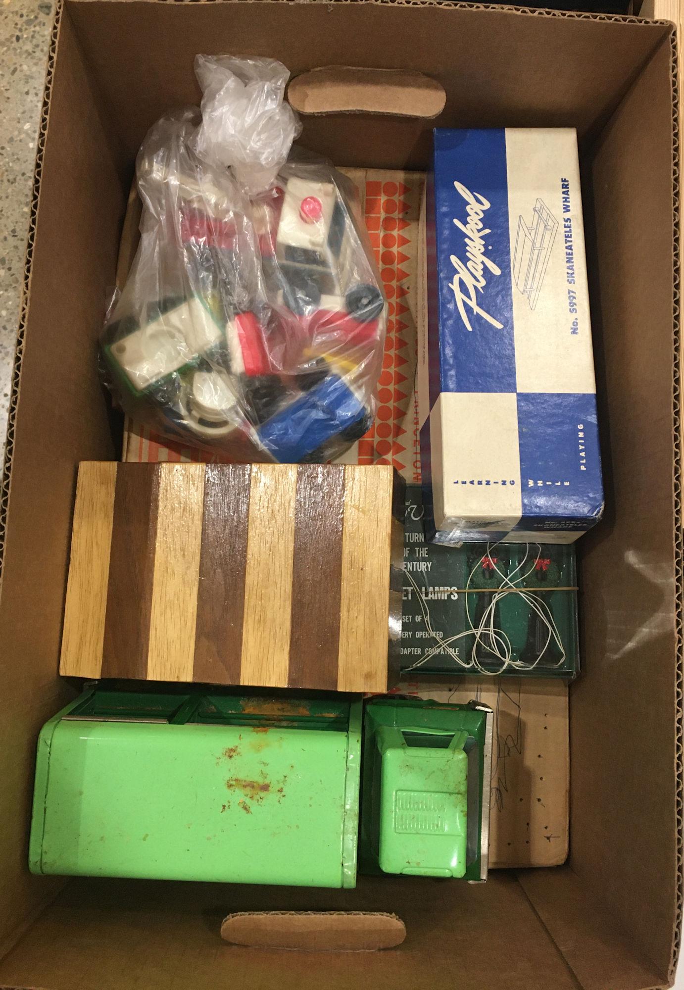 BOX LOT INCLUDING BUDDY L CANADA DRY TRUCK AND WOODEN: BOX LOT INCLUDING BUDDY L CANADA DRY TRUCK AND WOODEN PLAY SET
