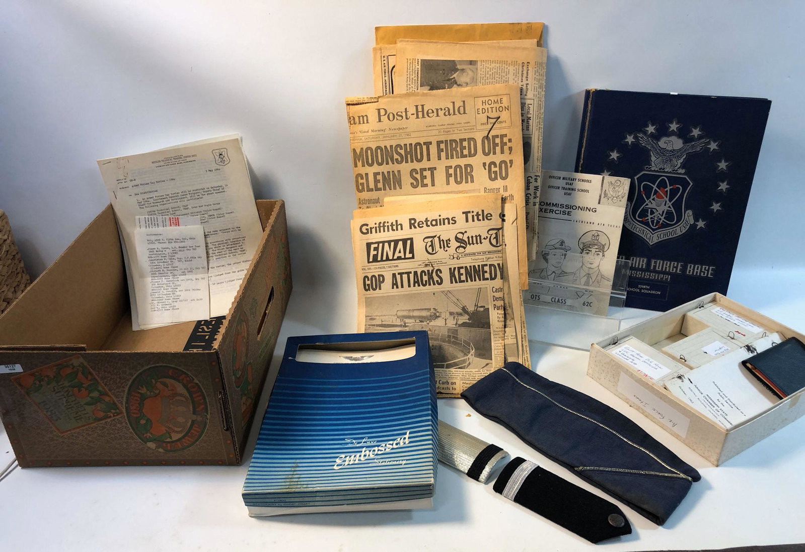 BOX LOT AIR FORCE MEMORABILIA INCLUDING, CAP AND: BOX LOT AIR FORCE MEMORABILIA INCLUDING, CAP AND SHOULDER BOARDS