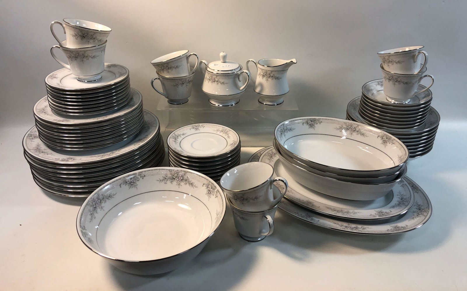 64 PIECE CHINA SET FROM NORITAKE "SWEET LEINANI": 64 PIECE CHINA SET FROM NORITAKE "SWEET LEINANI"