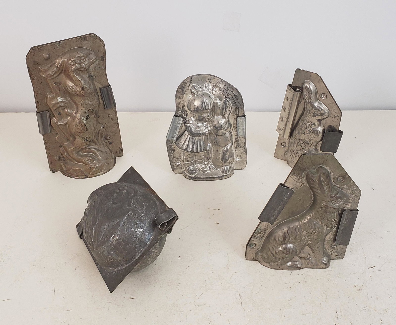 LOT OF (5) TIN CHOCOLATE MOLDS - EASTER MOTIF: LOT OF (5) TIN CHOCOLATE MOLDS - EASTER MOTIF