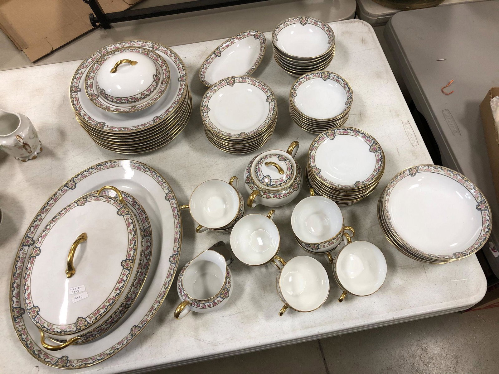 70 PIECE SET OF NORITAKE CHINA PATTERN "PORTLAND": 70 PIECE SET OF NORITAKE CHINA PATTERN "PORTLAND"