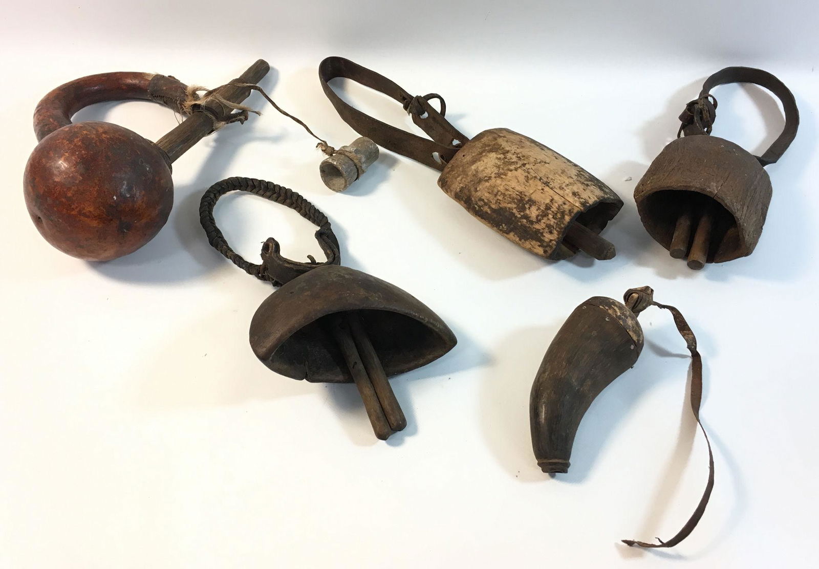 BOX LOT OF TRIBAL ITEMS (1 of 6)