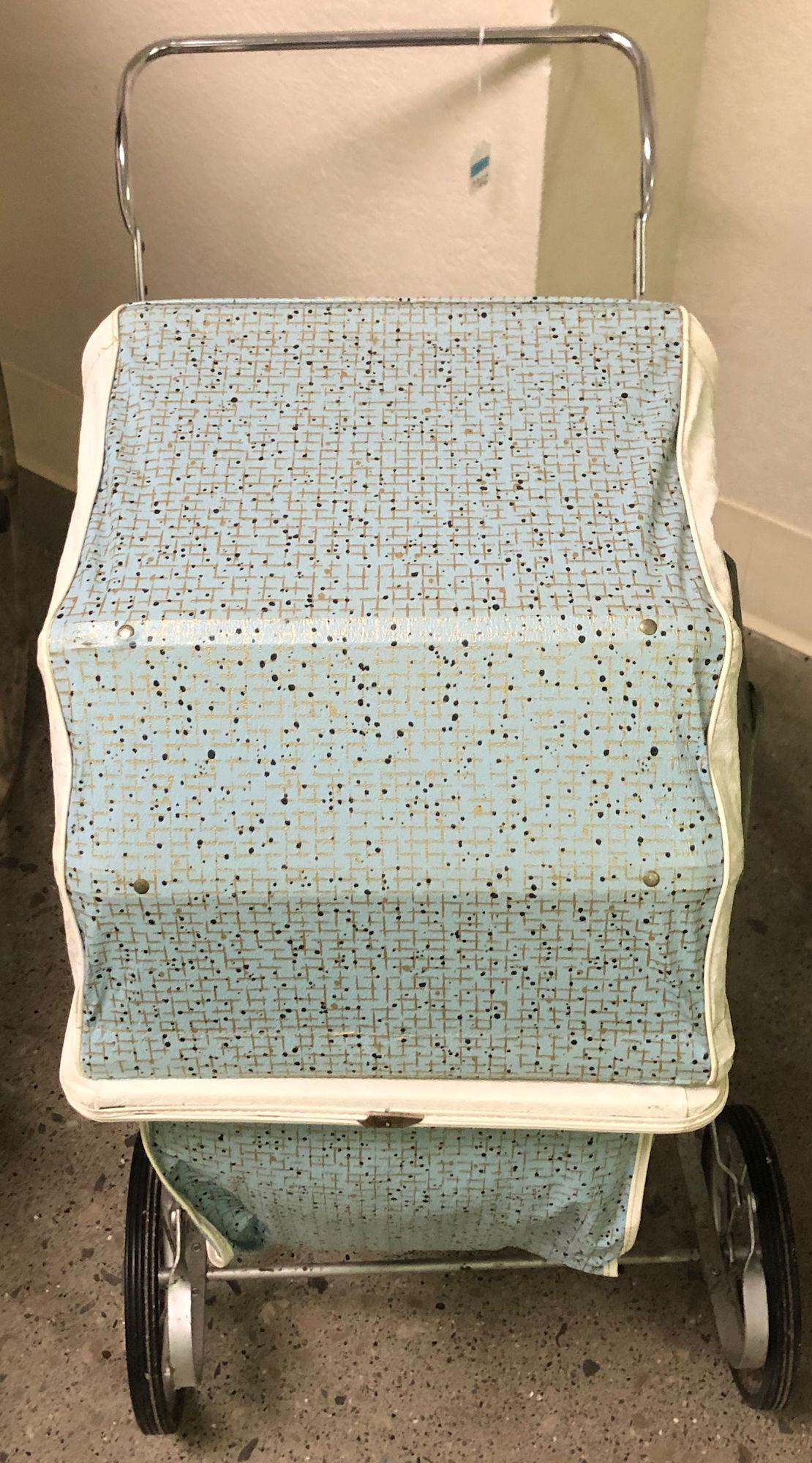 VINTAGE BLUE DOLL CARRIAGE WITH METAL BASE (1 of 2)