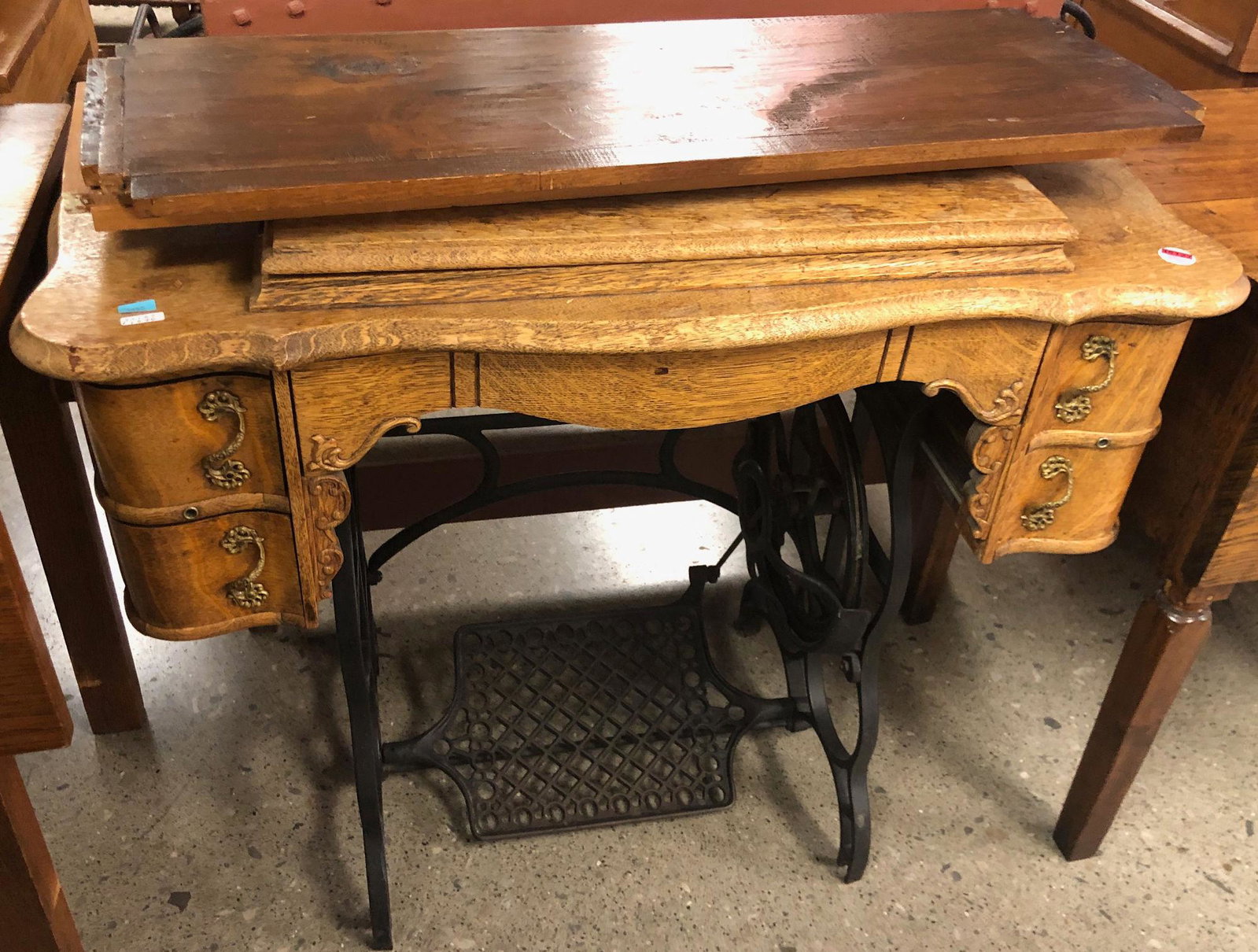 OAK DAVIS SEWING MACHINE. 34" x 17.5" x 31.5": OAK DAVIS SEWING MACHINE. 34" x 17.5" x 31.5"