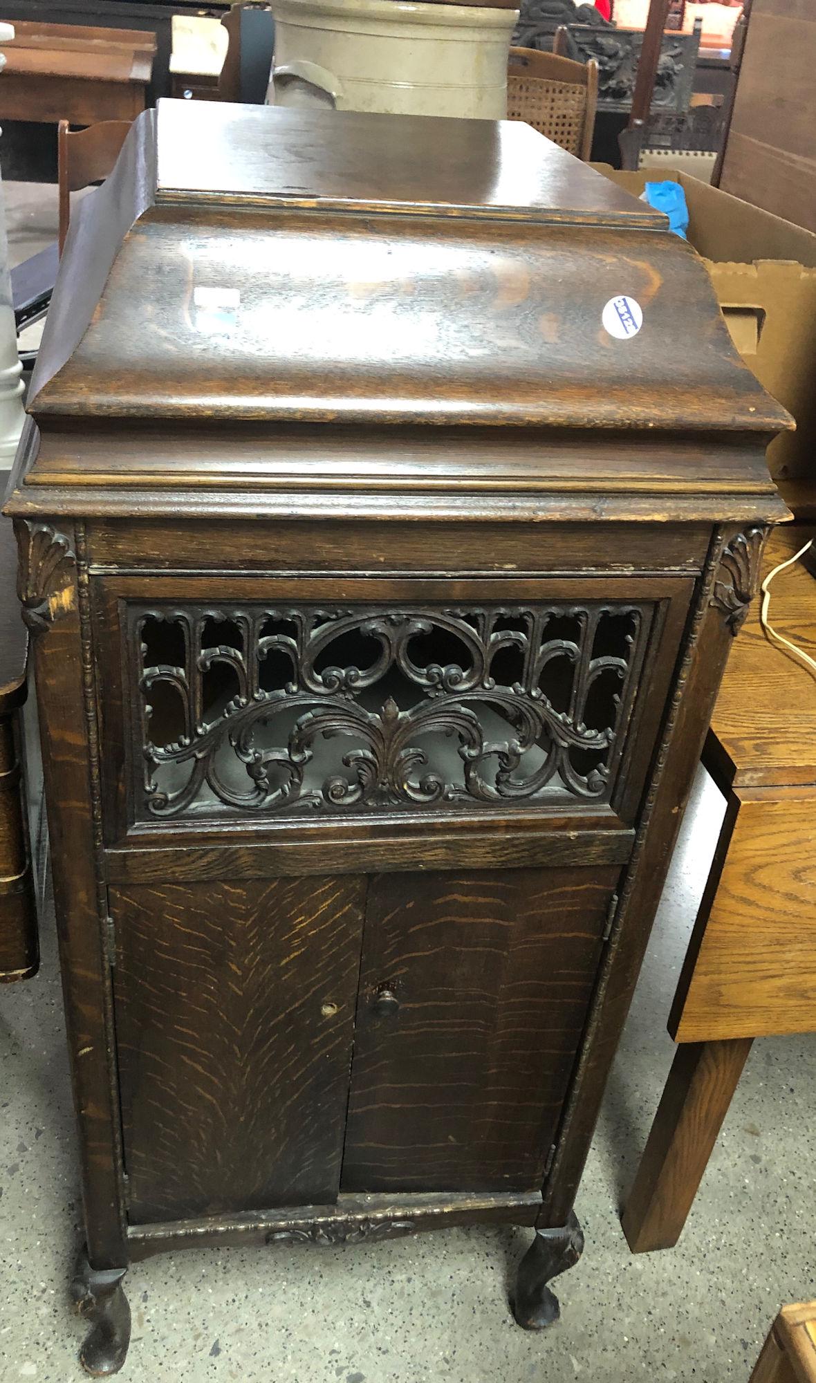 MAHOGANY SILVERTONE CABINET MODEL PHONOGRAPH - MISSING (1 of 2)